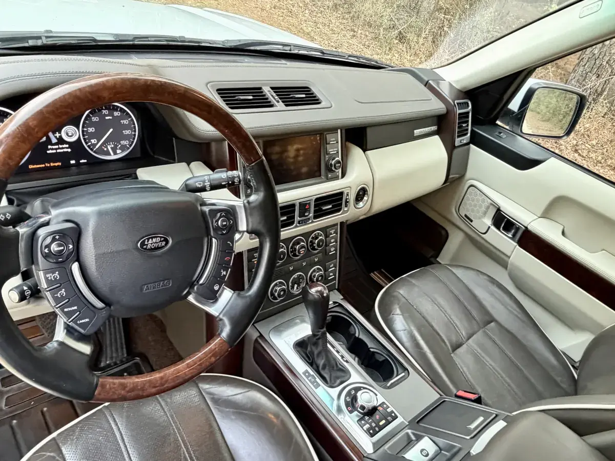 2011 Land Rover Range Rover HSE Luxury