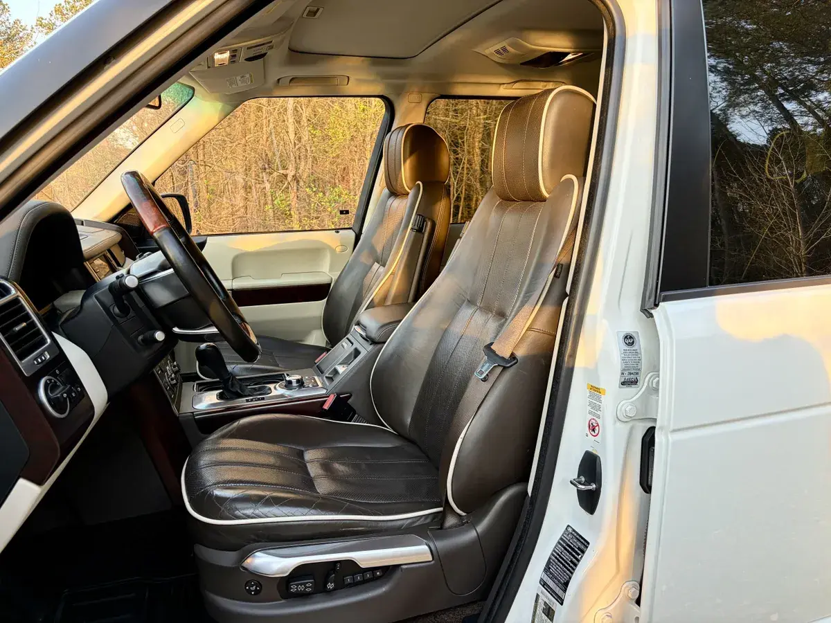 2011 Land Rover Range Rover HSE Luxury - 4