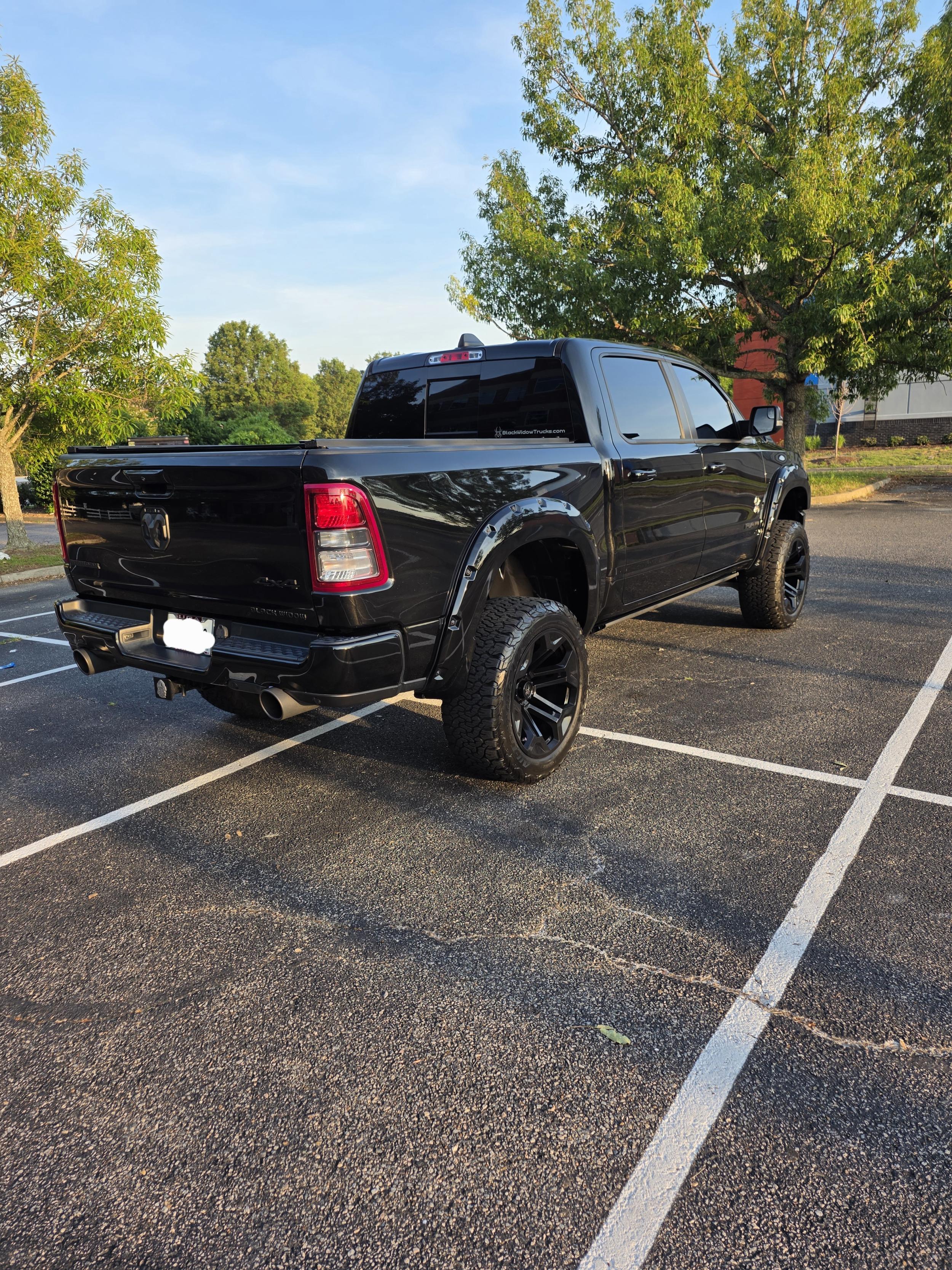 2022 RAM 1500 Big Horn Black Widow - 4