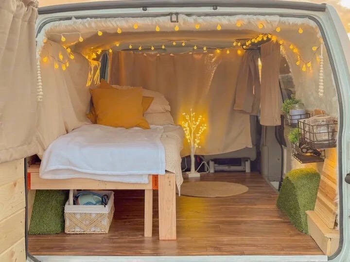 2005 Chevrolet Astro 4x4 Camper - 3