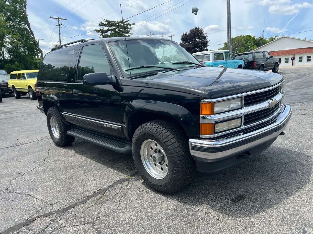 1999 Chevrolet Tahoe LT - 2