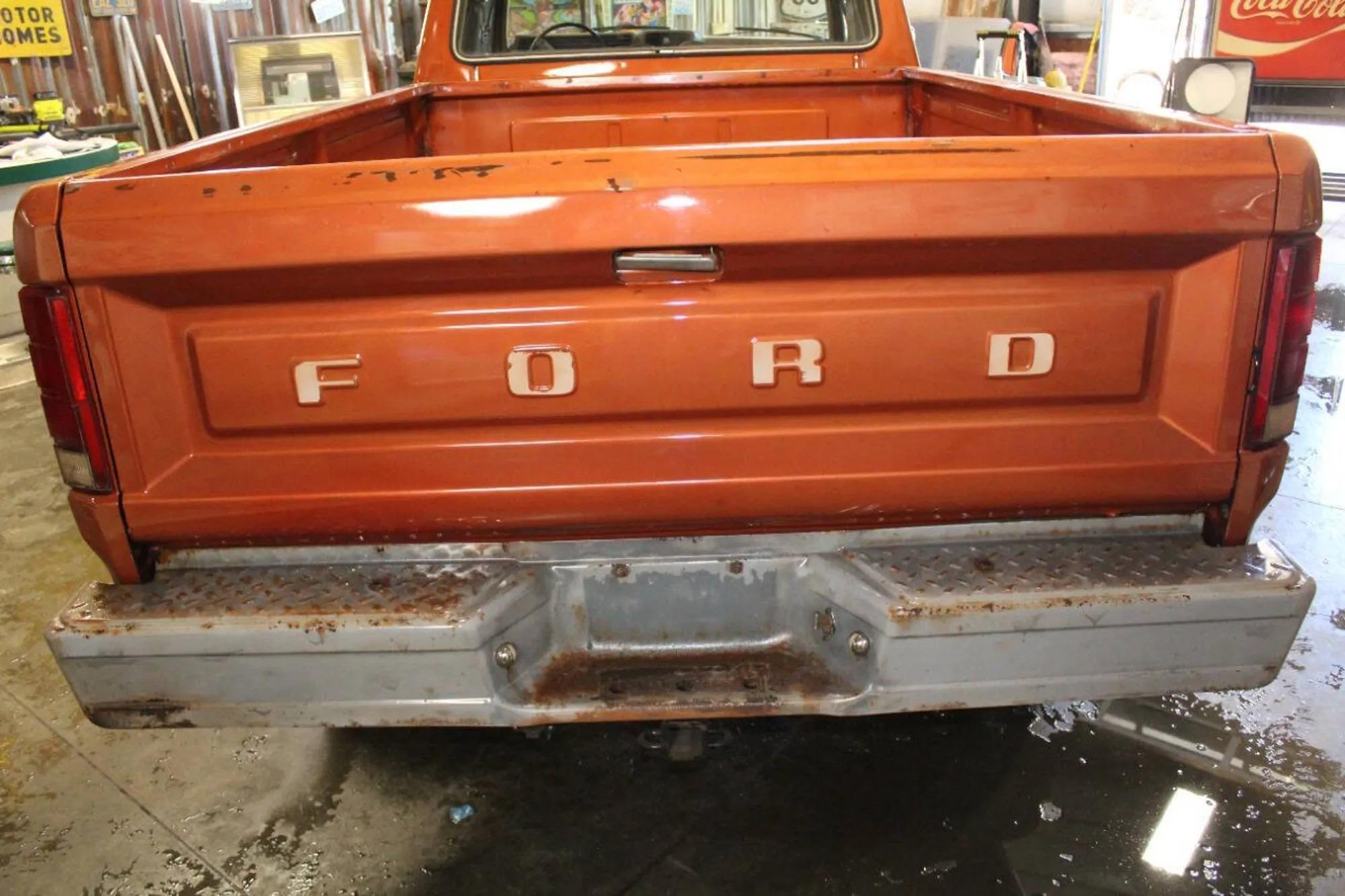 1984 Ford F-250 XL