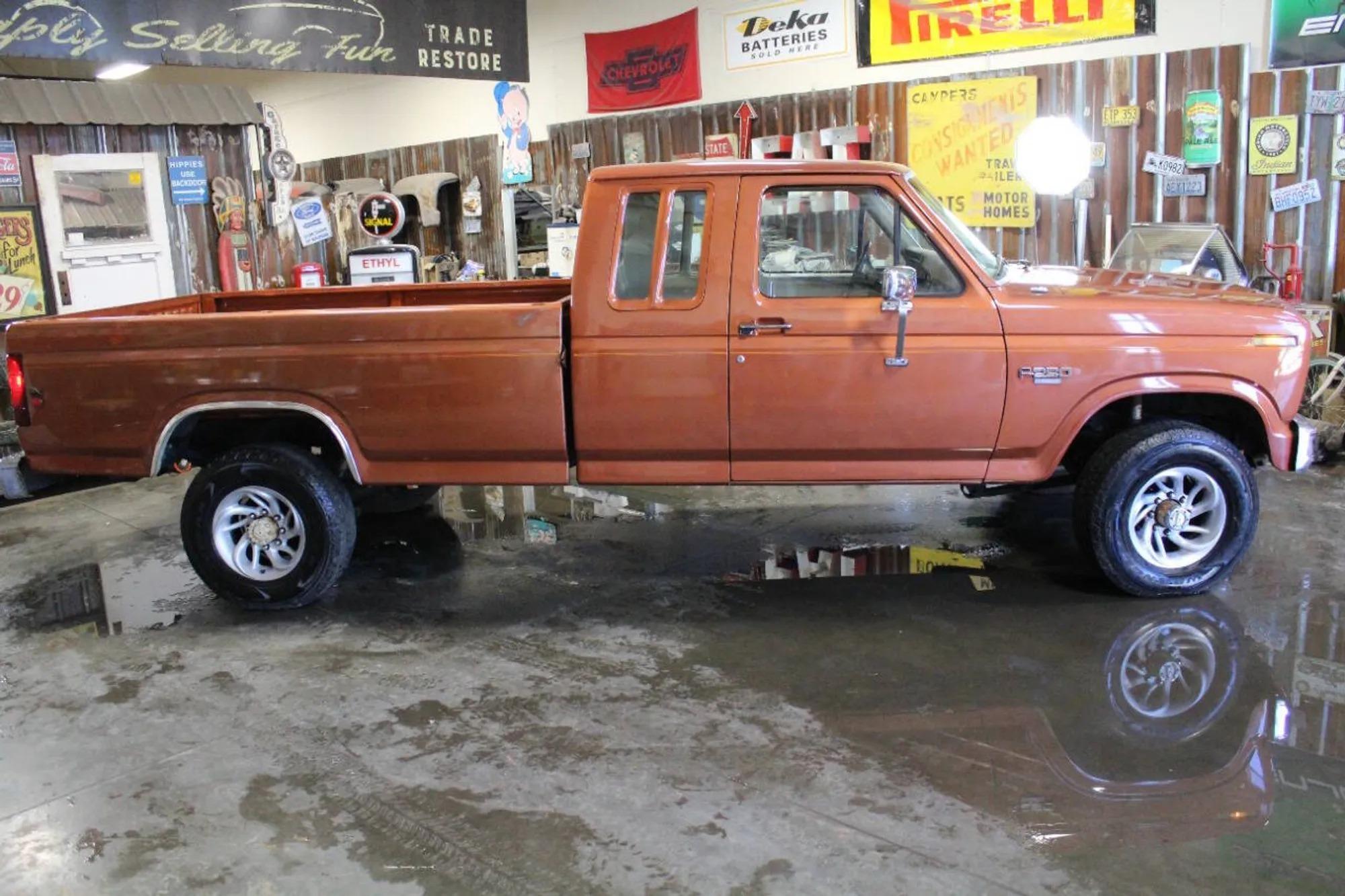 1984 Ford F-250 XL - 4