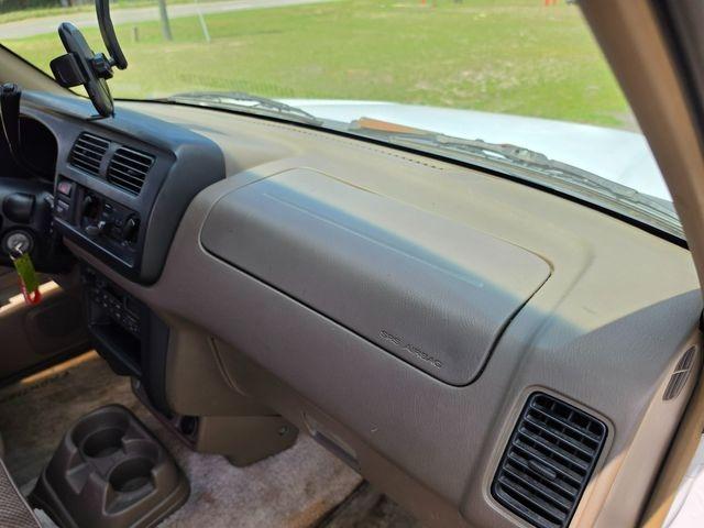 1999 Nissan Frontier XE