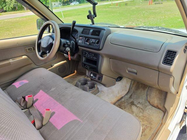 1999 Nissan Frontier XE