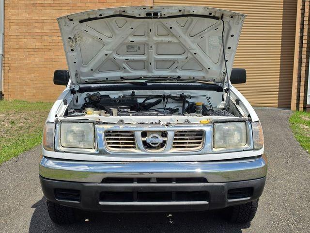 1999 Nissan Frontier XE