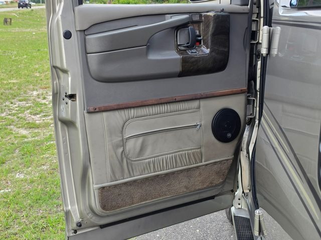 2004 Chevrolet Express G1500 Explorer Limited SE