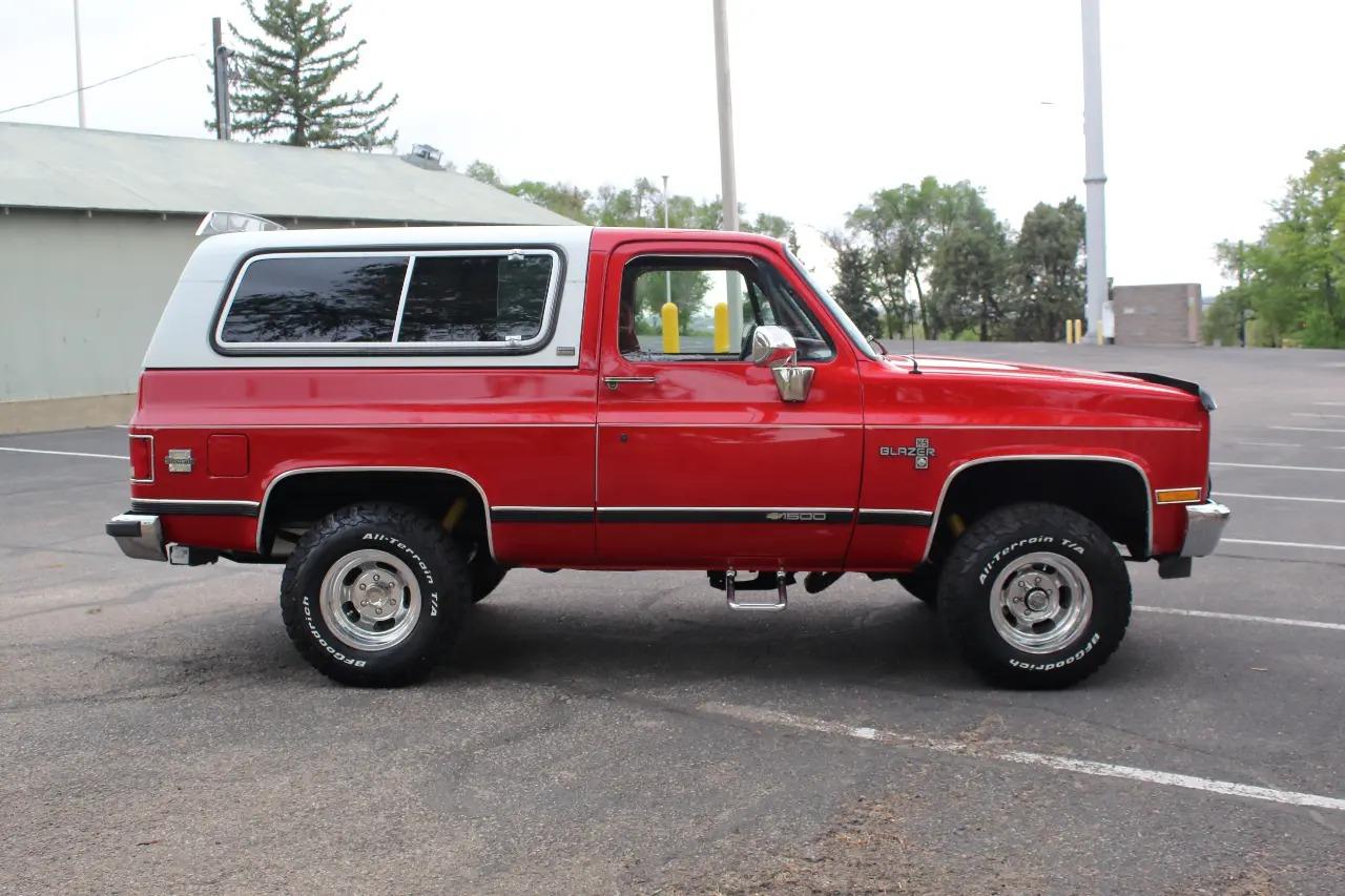 1991 Chevrolet K5 Blazer Silverado - 2