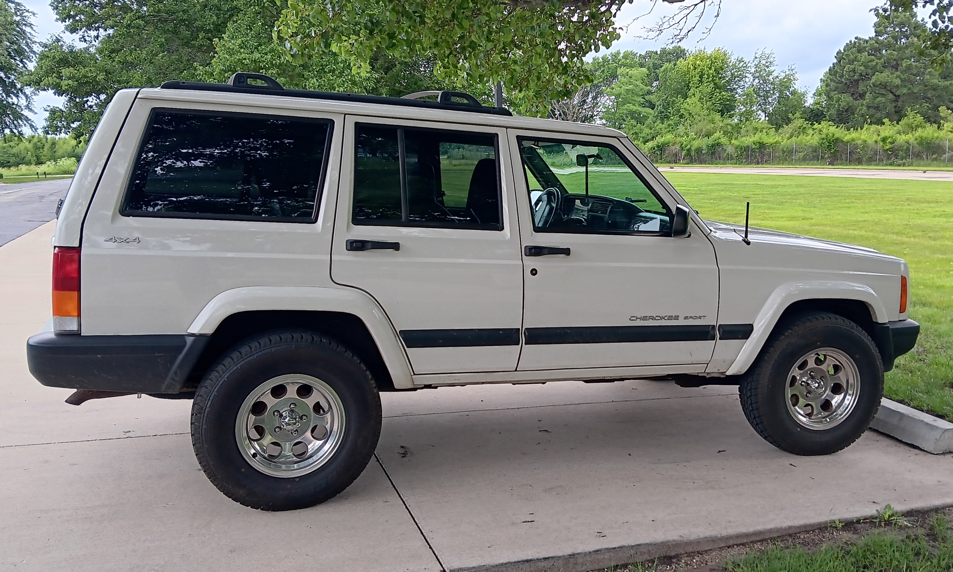 2001 Jeep Cherokee Sport - 3