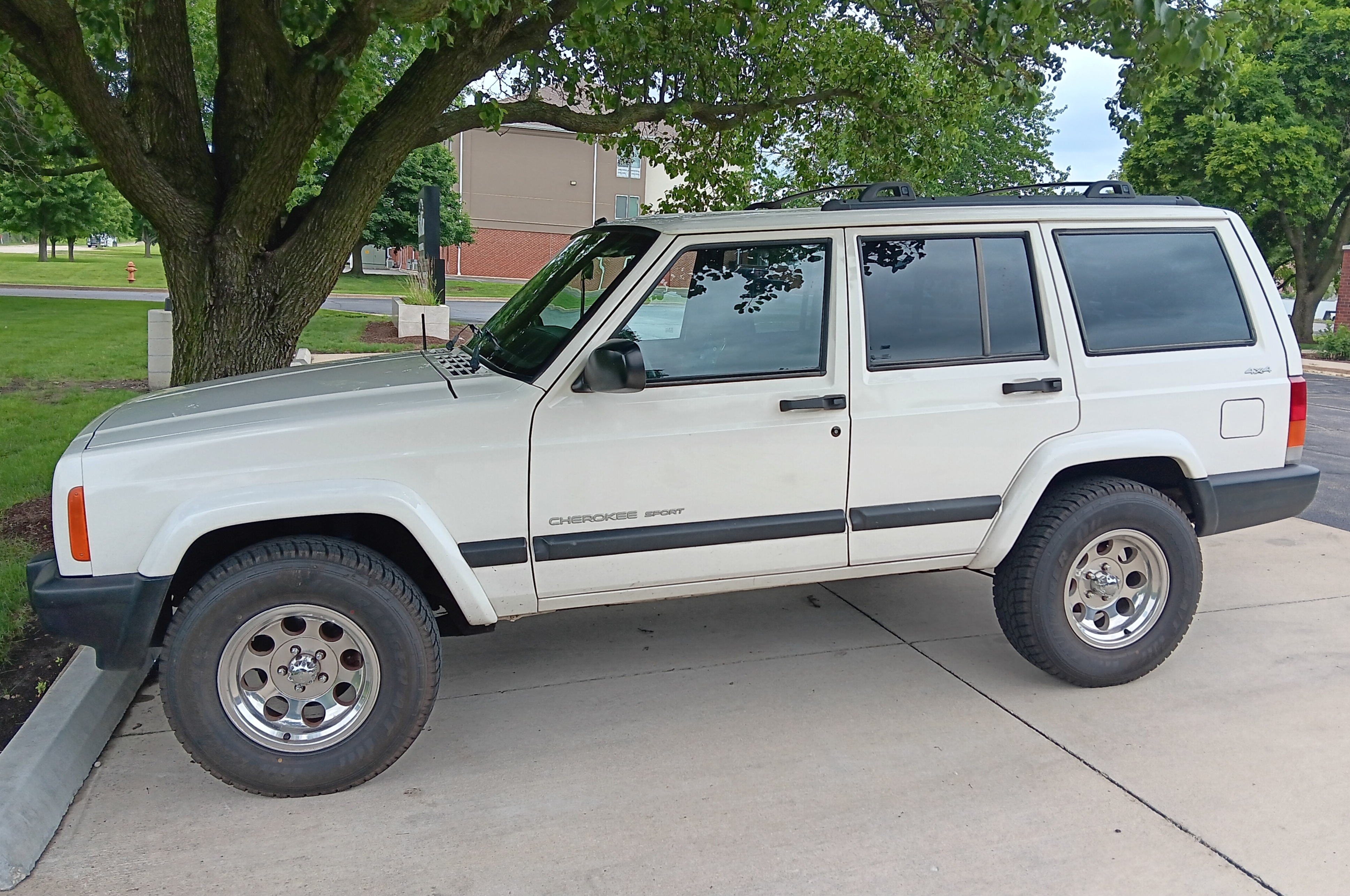 2001 Jeep Cherokee Sport - 2