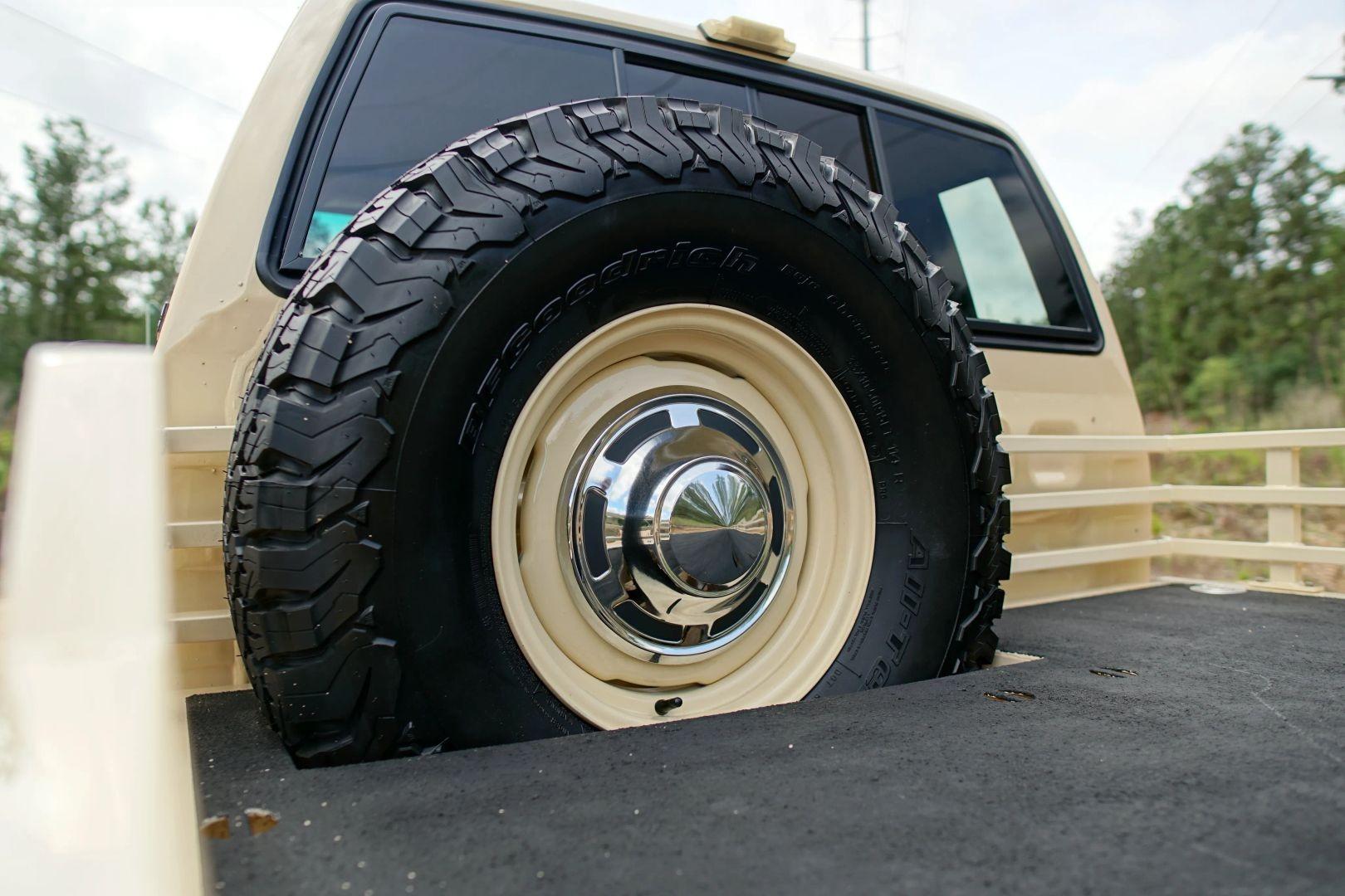 1984 Toyota Pickup Flatbed 4X4 Restomod