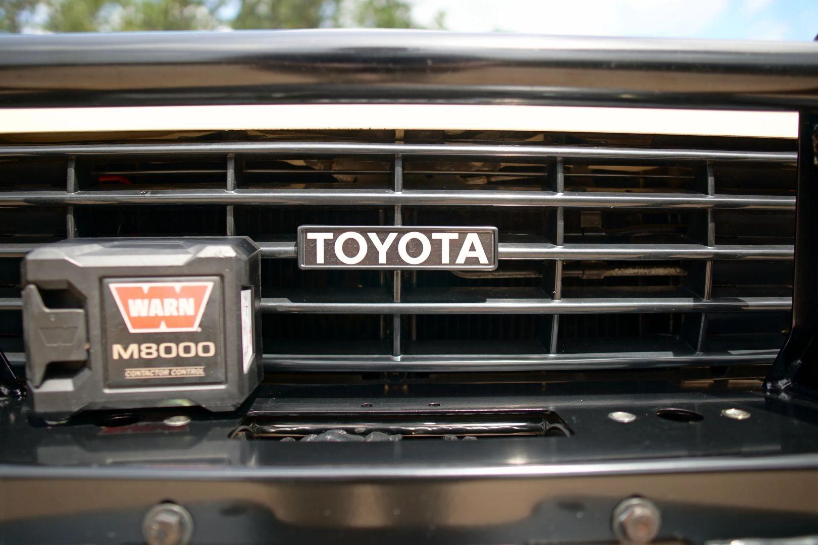 1984 Toyota Pickup Flatbed 4X4 Restomod