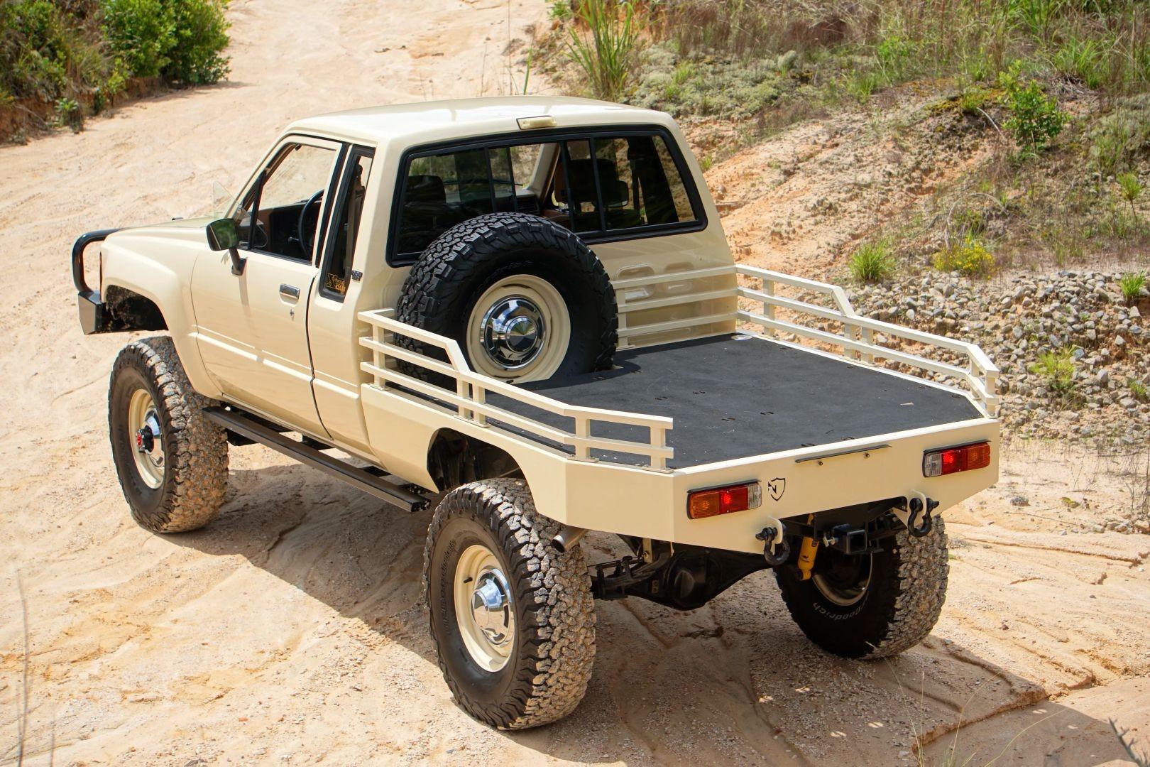 1984 Toyota Pickup Flatbed 4X4 Restomod - 2