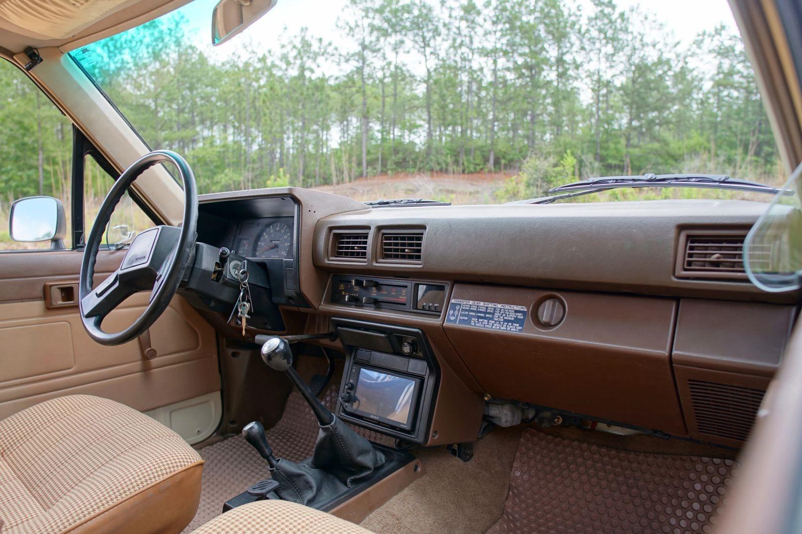 1984 Toyota Pickup Flatbed 4X4 Restomod