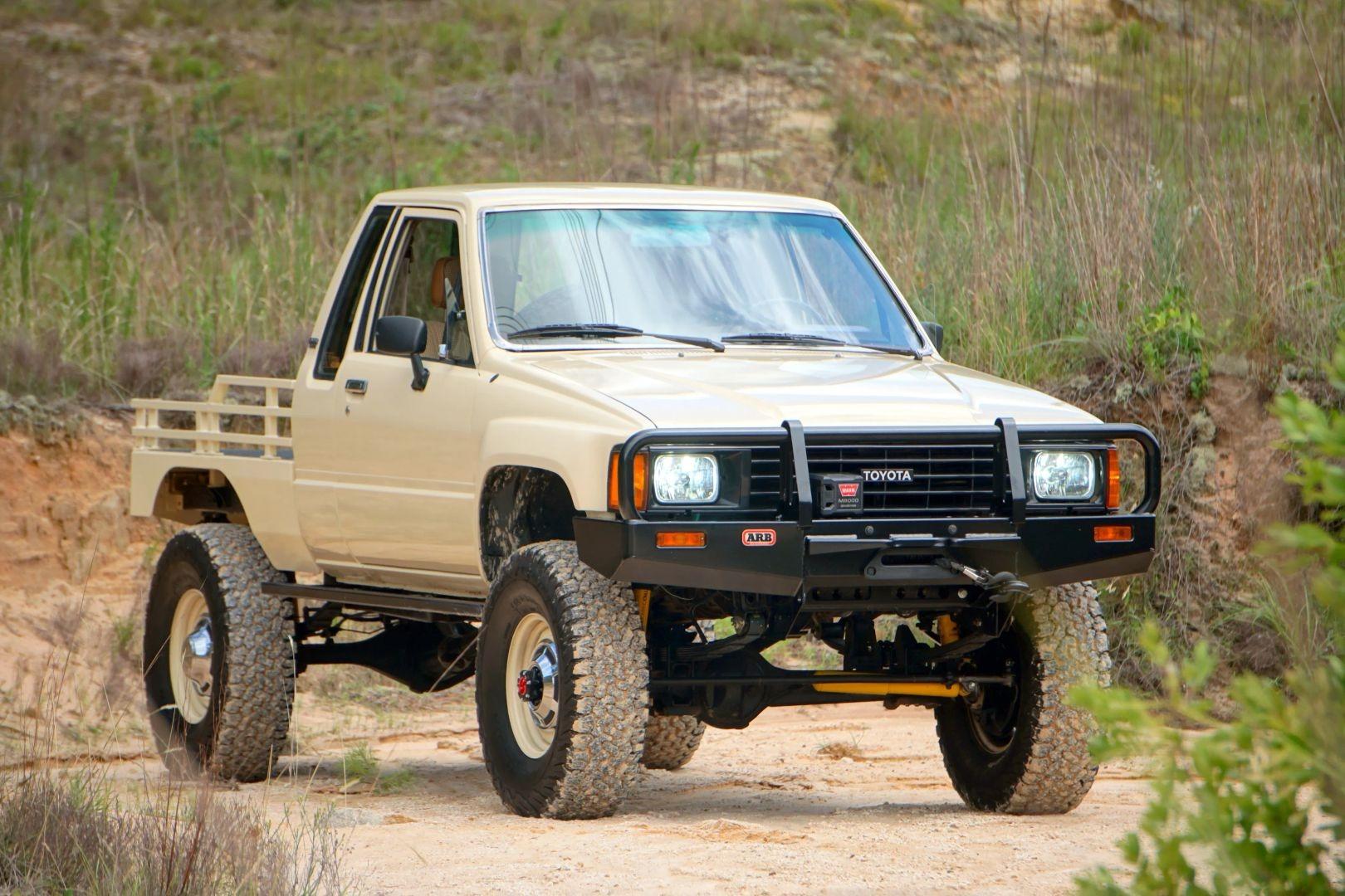 1984 Toyota Pickup Flatbed 4X4 Restomod