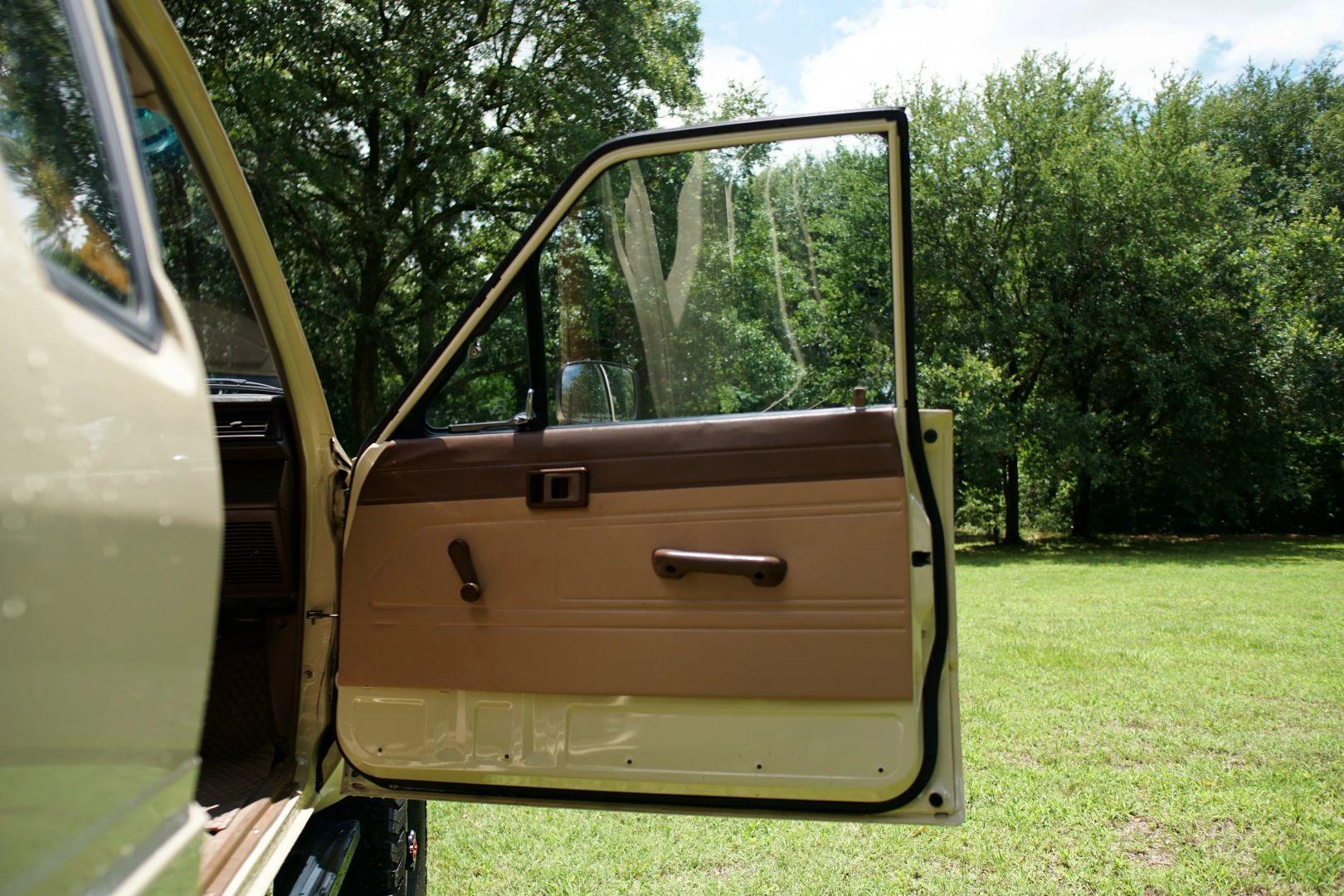 1984 Toyota Pickup Flatbed 4X4 Restomod