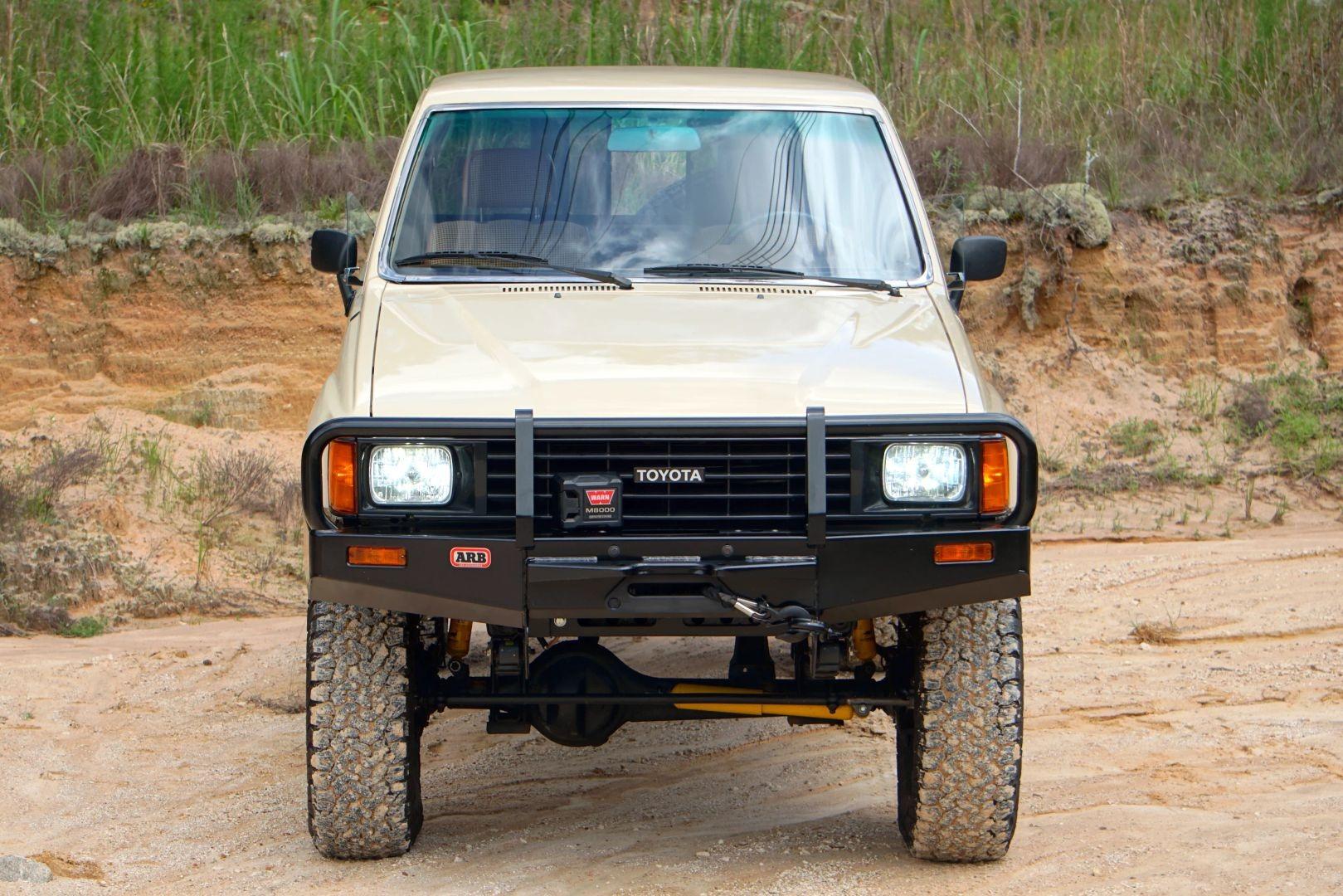 1984 Toyota Pickup Flatbed 4X4 Restomod - 3