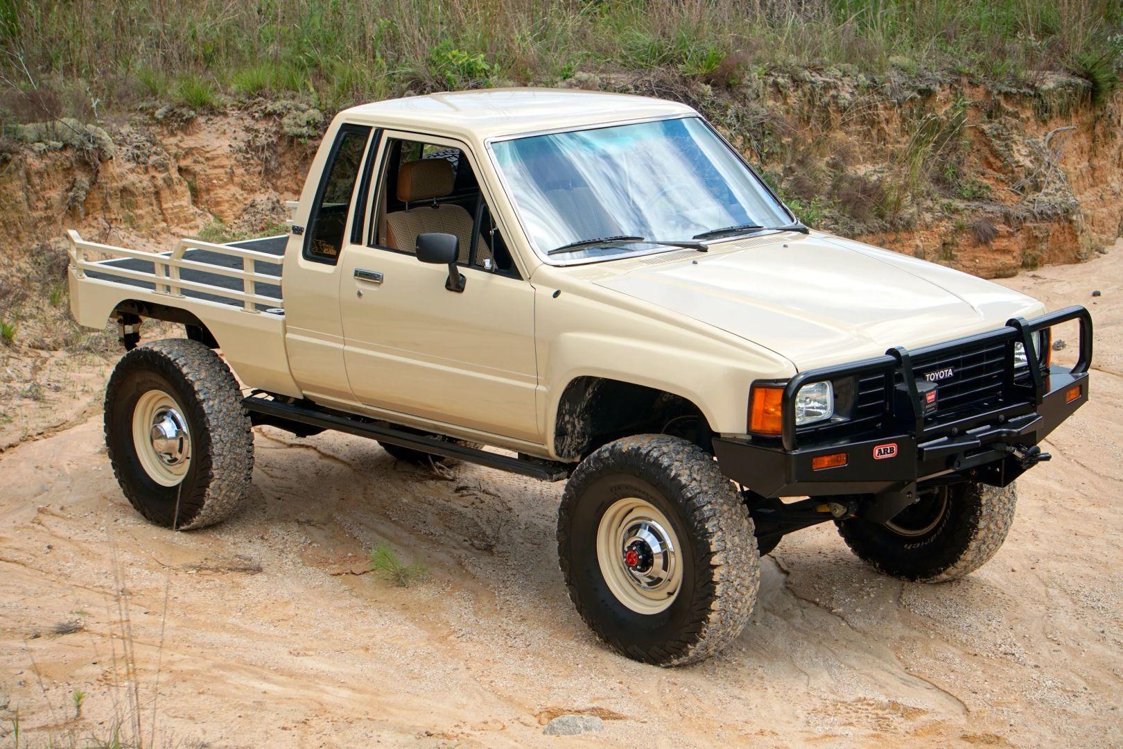 1984 Toyota Pickup Flatbed 4X4 Restomod