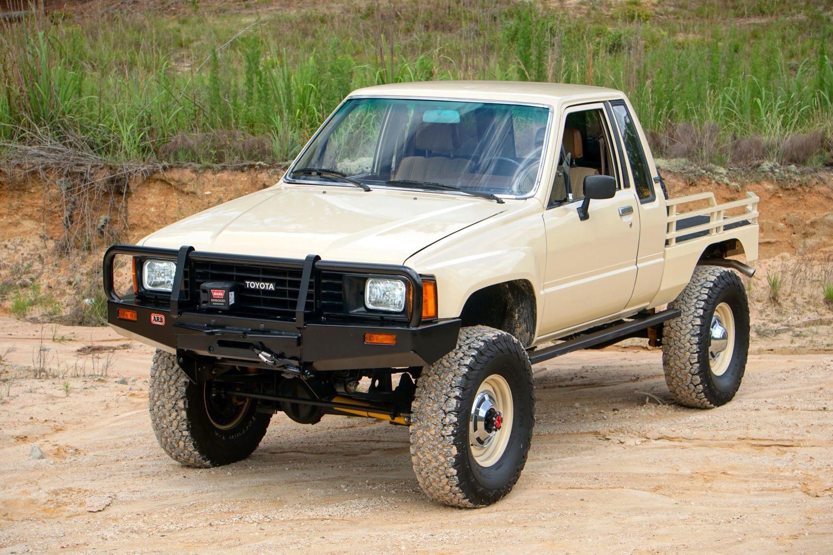 1984 Toyota Pickup Flatbed 4X4 Restomod