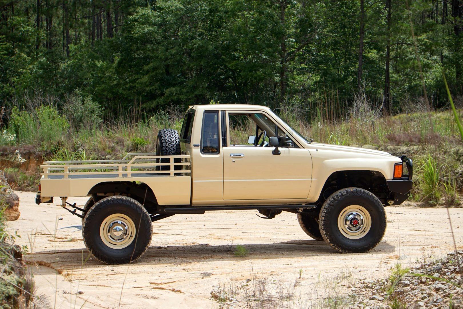 1984 Toyota Pickup Flatbed 4X4 Restomod
