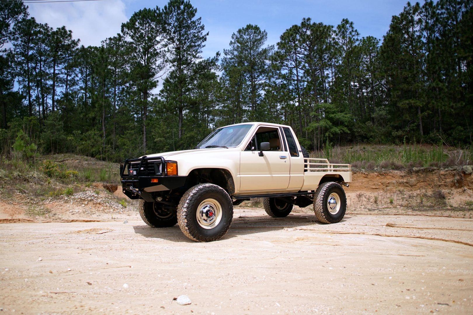 1984 Toyota Pickup Flatbed 4X4 Restomod - 5