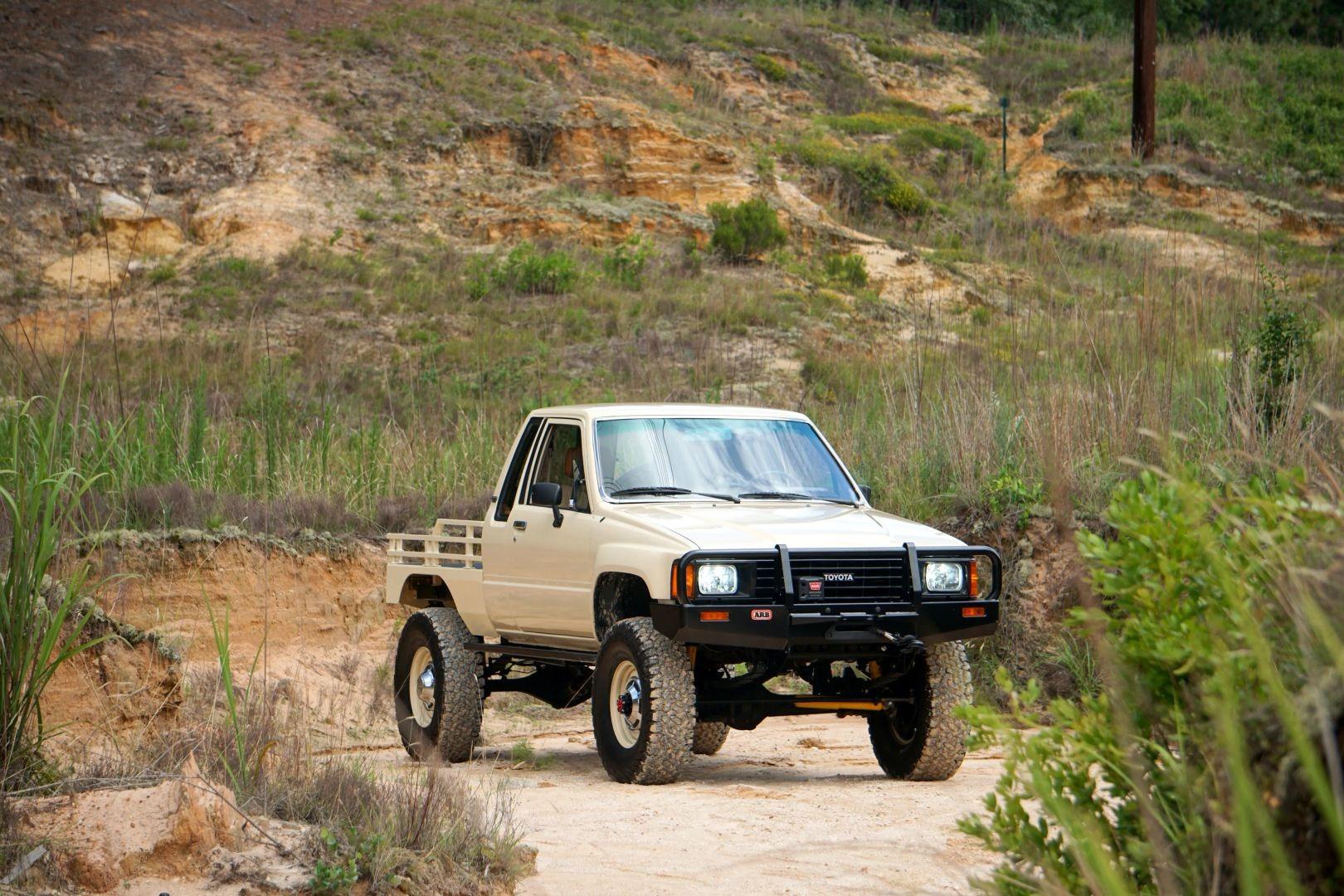 1984 Toyota Pickup Flatbed 4X4 Restomod