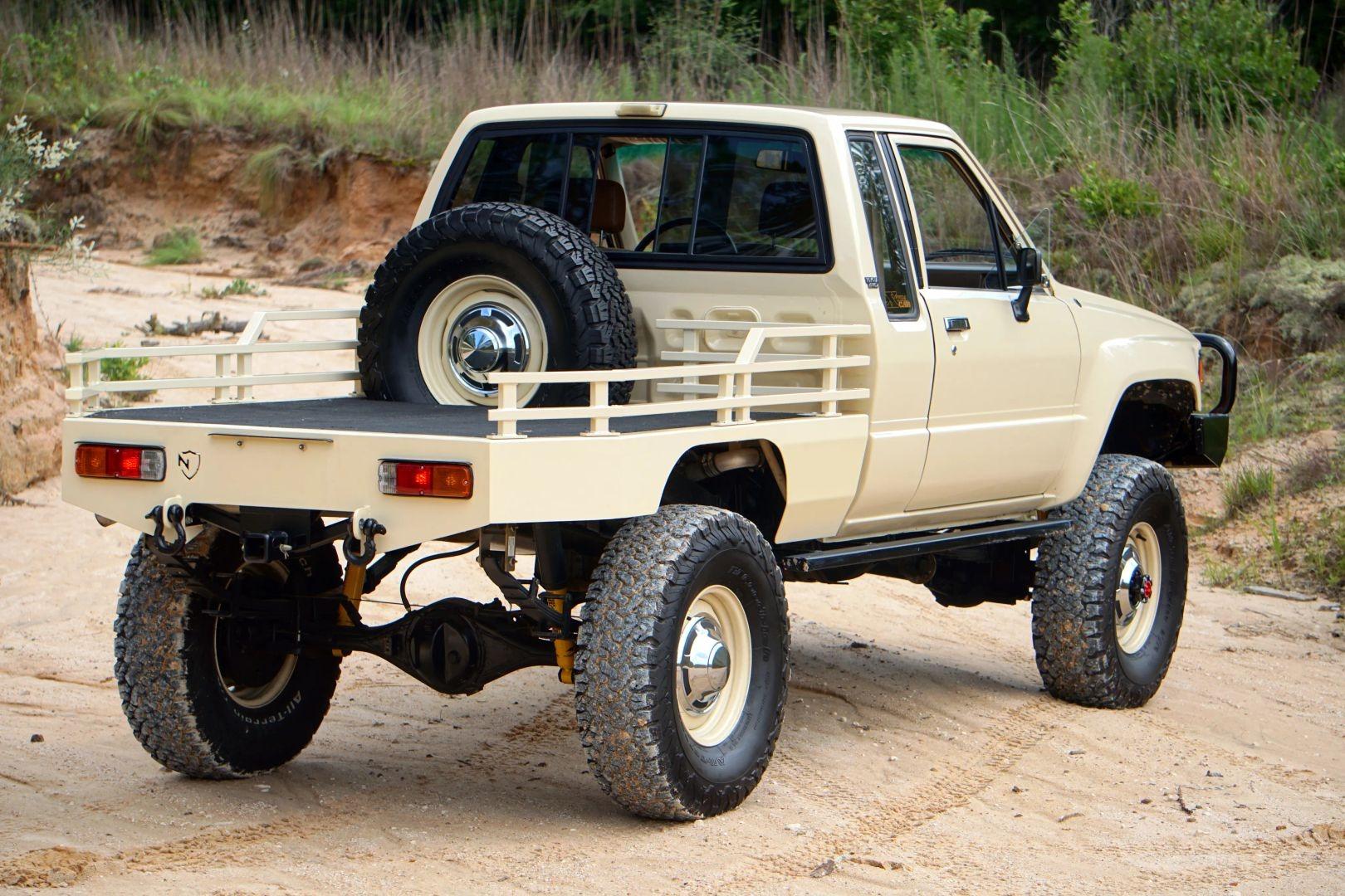 1984 Toyota Pickup Flatbed 4X4 Restomod