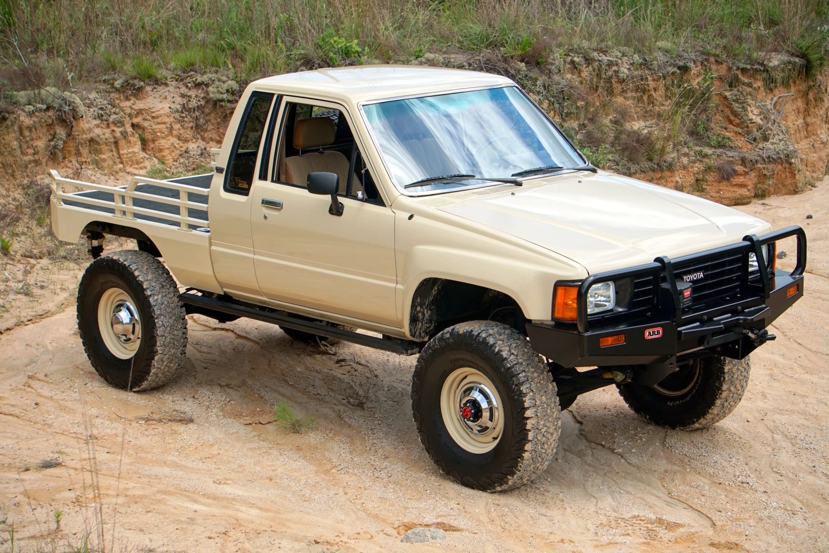 1984 Toyota Pickup Flatbed 4X4 Restomod