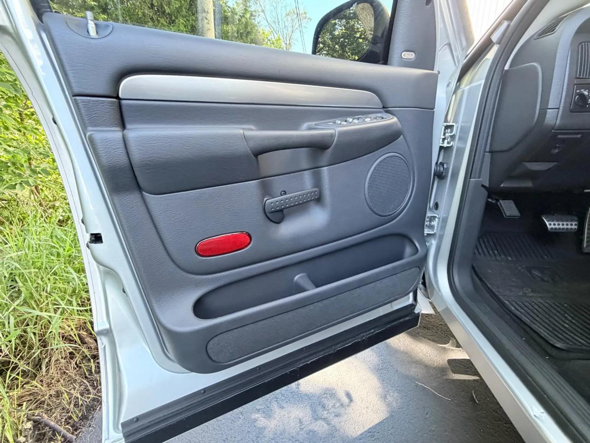 2005 Dodge Ram 1500 SRT