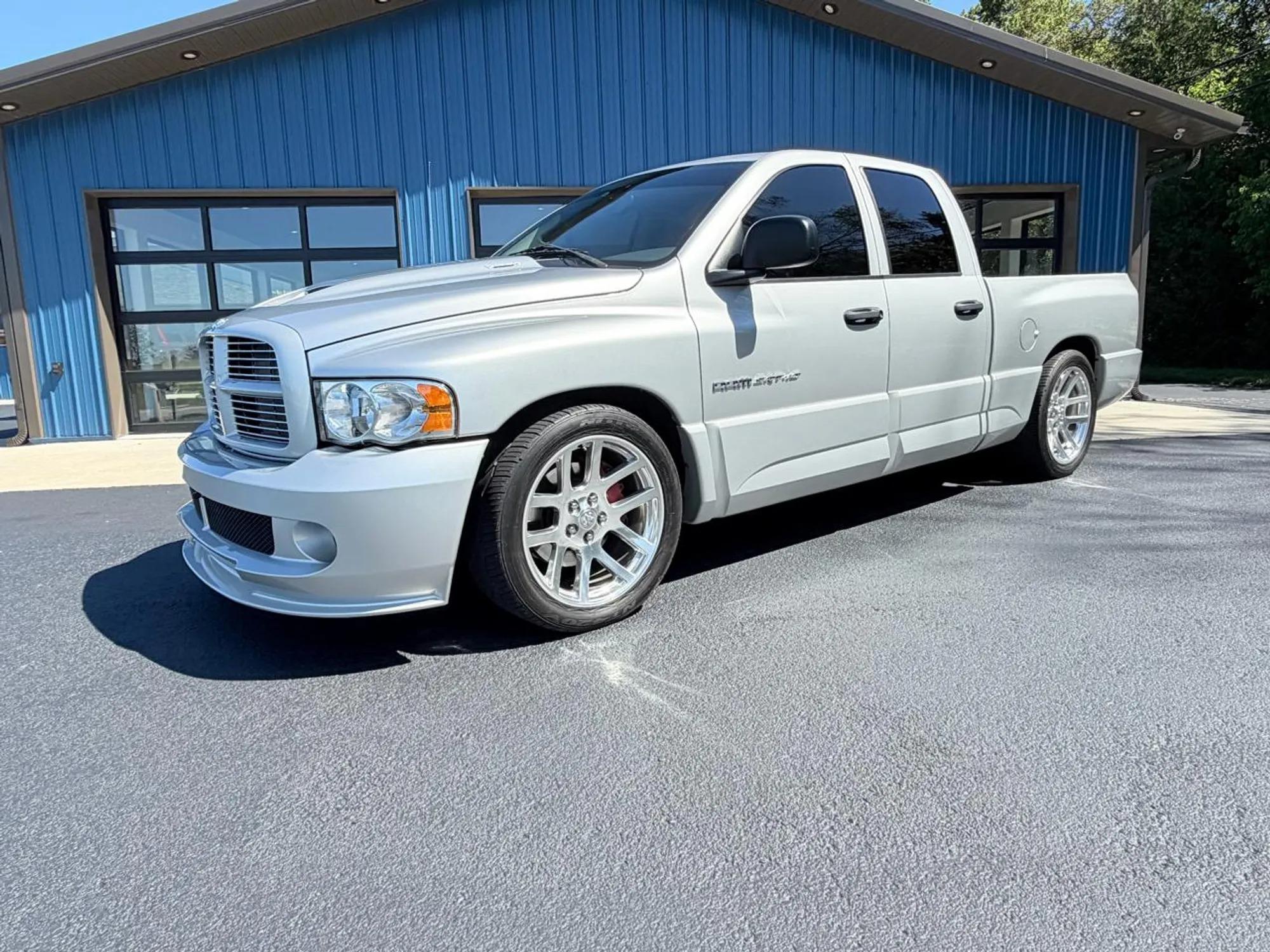 2005 Dodge Ram 1500 SRT - 2