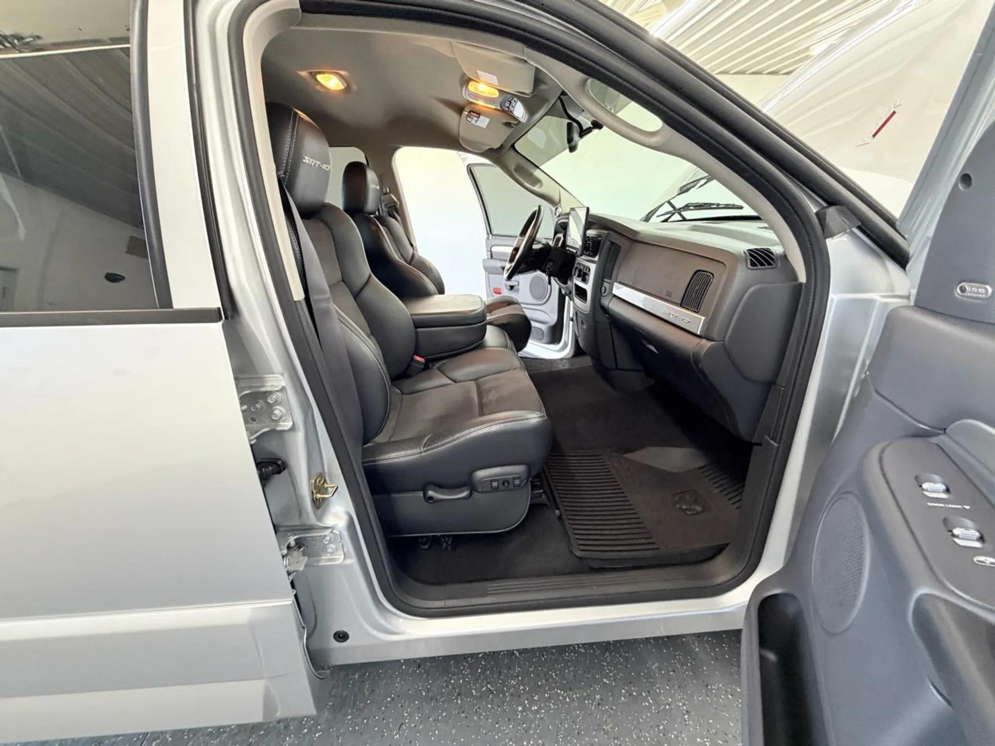 2005 Dodge Ram 1500 SRT