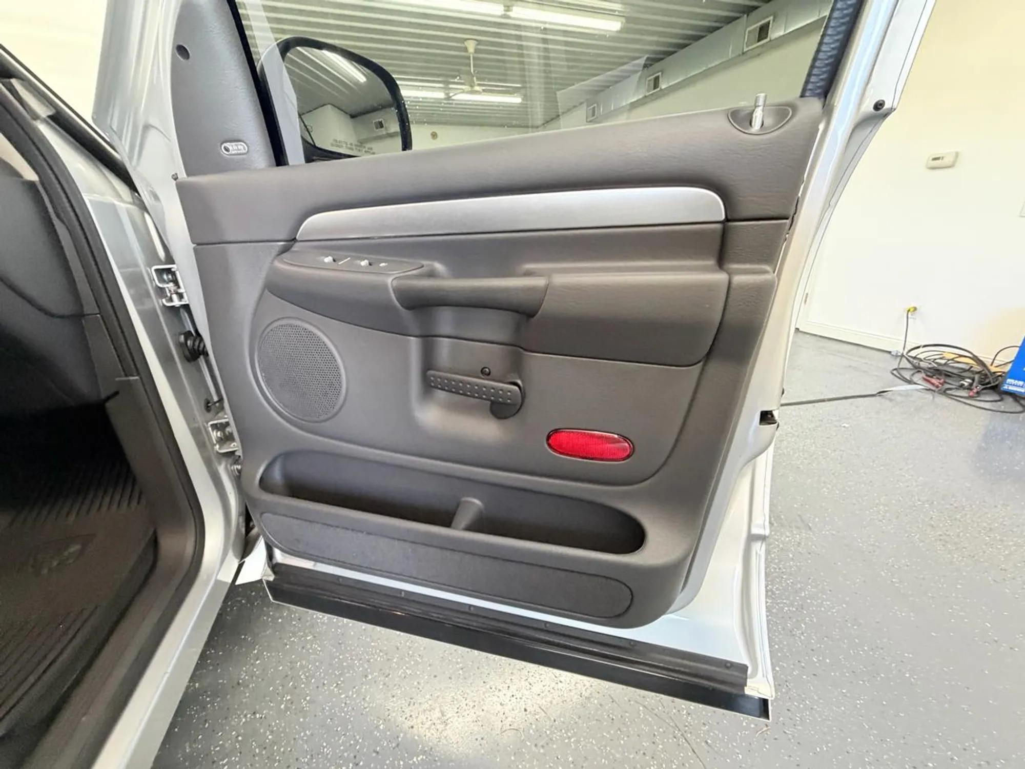 2005 Dodge Ram 1500 SRT