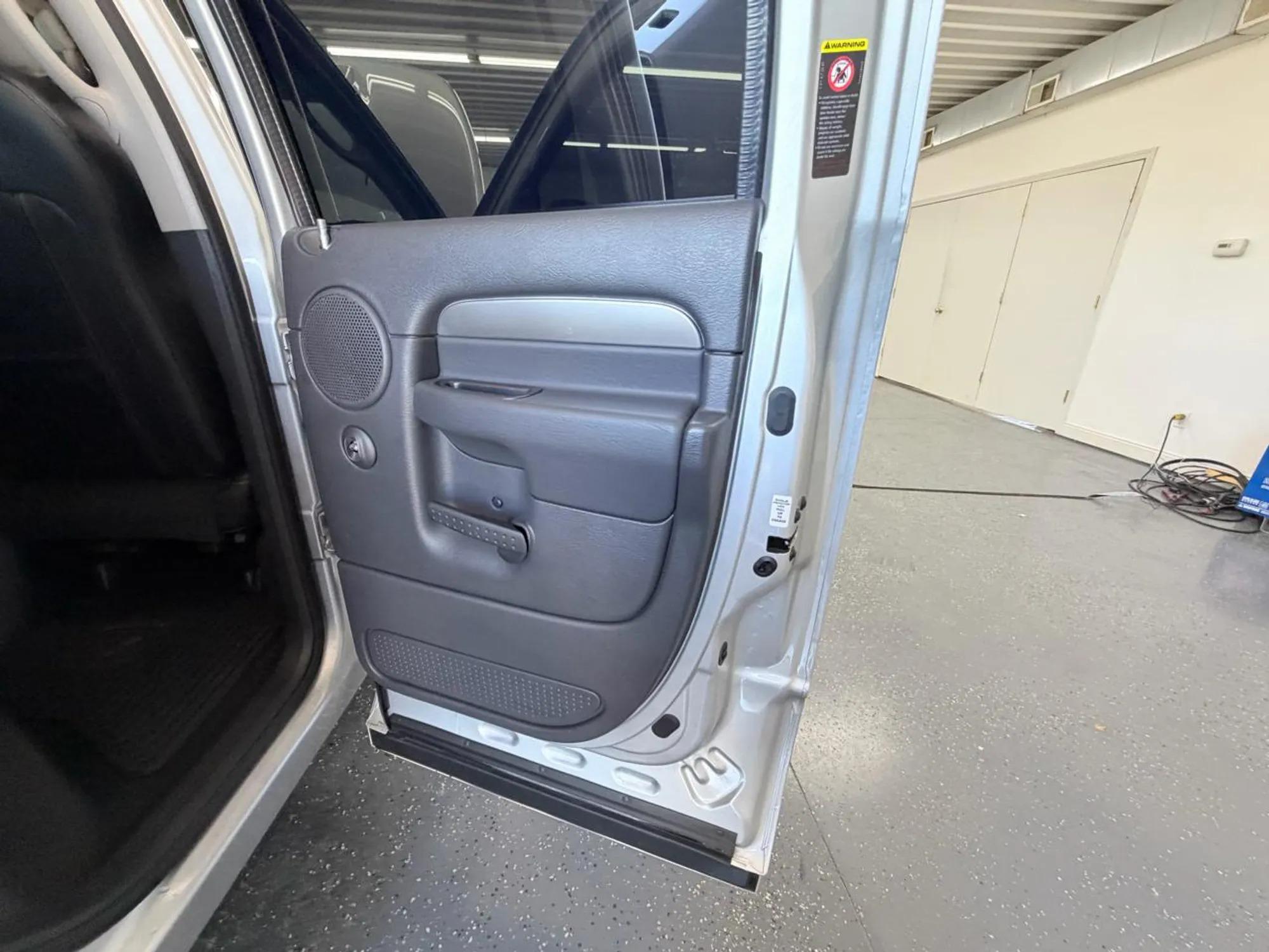 2005 Dodge Ram 1500 SRT