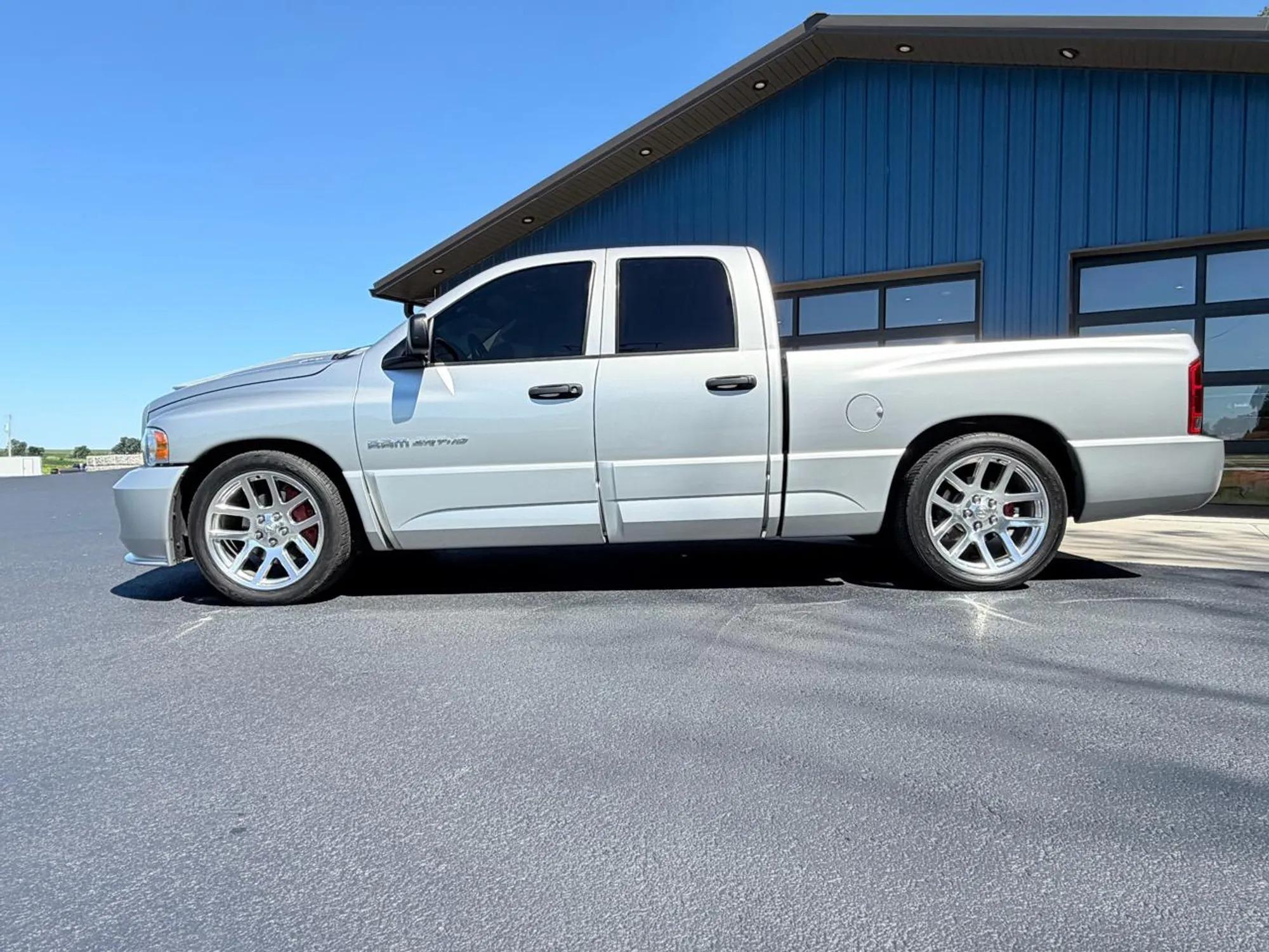 2005 Dodge Ram 1500 SRT - 4