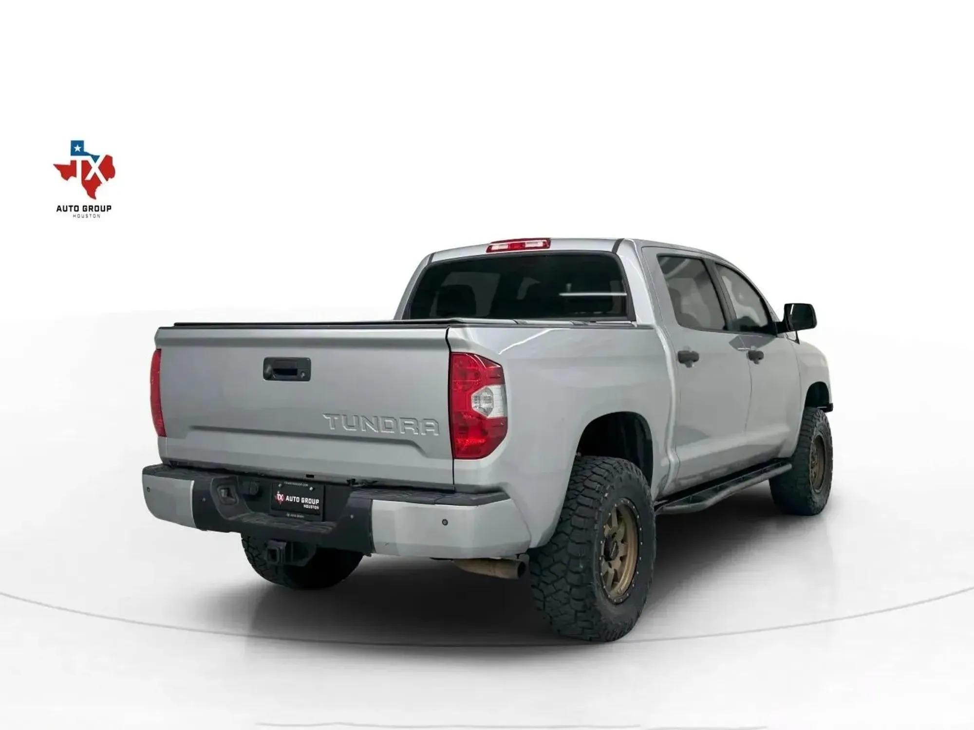 2017 Toyota Tundra Crewmax SR5 - 4