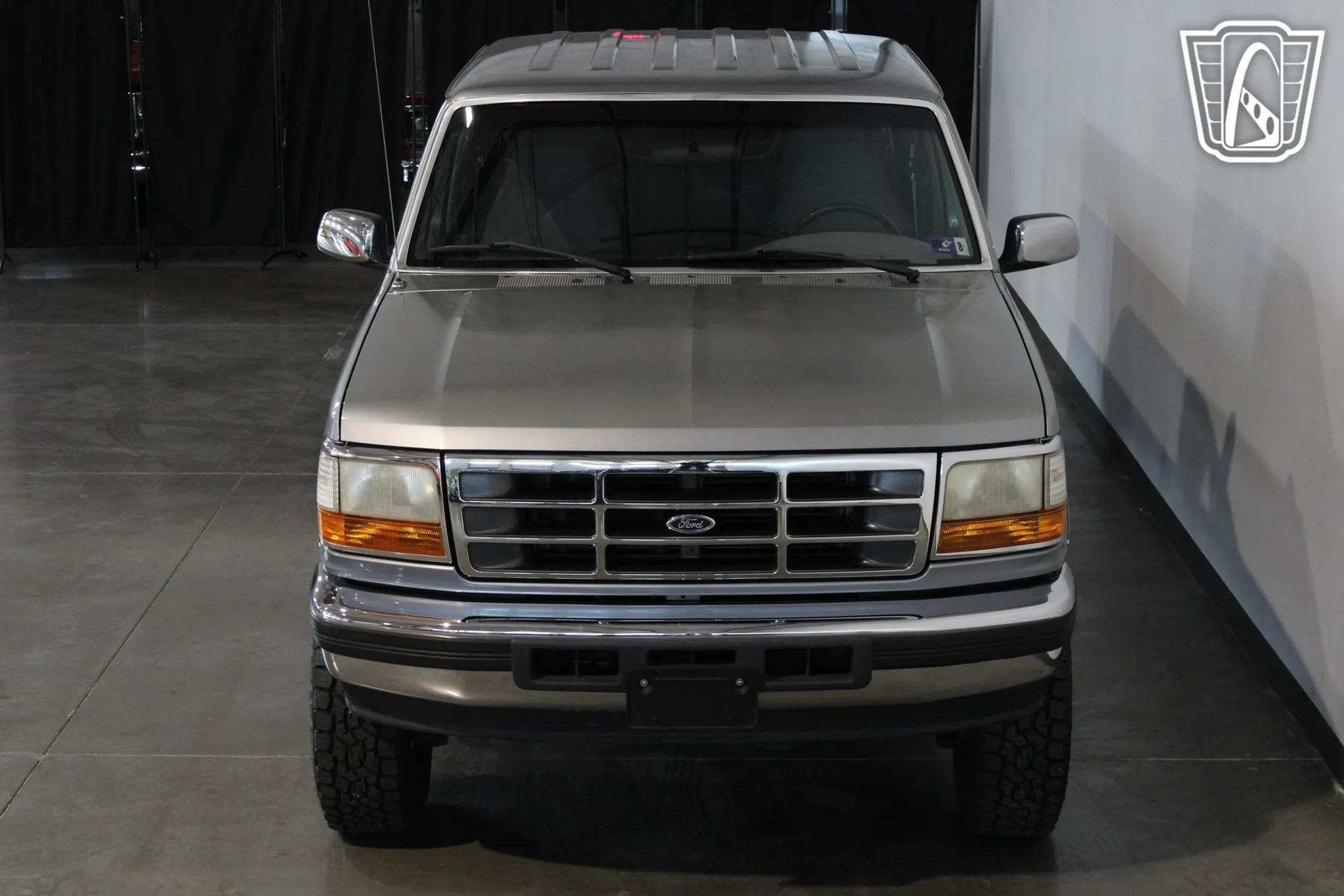 26k-Mile 1996 Ford F-350 - 5