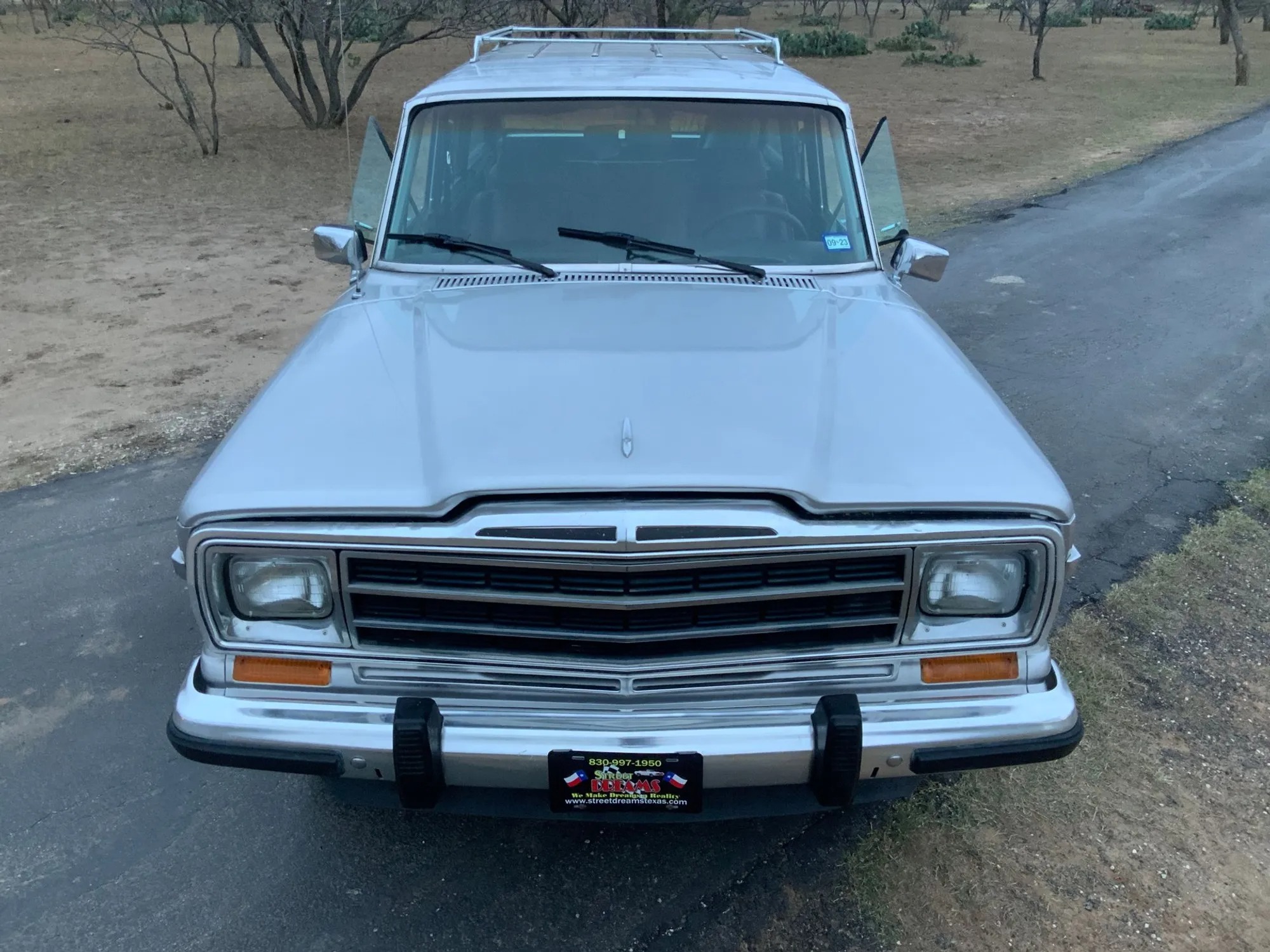 1987 Jeep Grand Wagoneer - 4