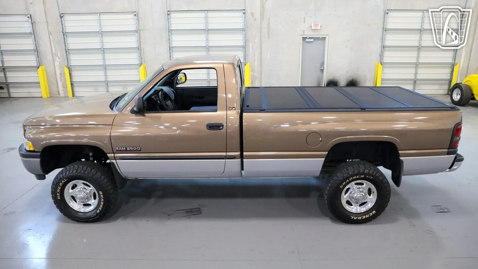 2000 Dodge Ram 2500 Laramie SLT - 2