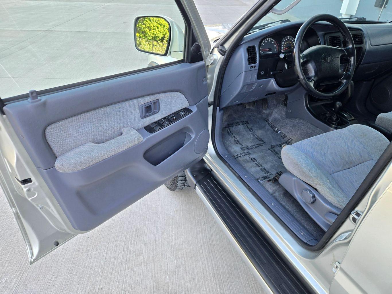 2000 Toyota 4Runner SR5
