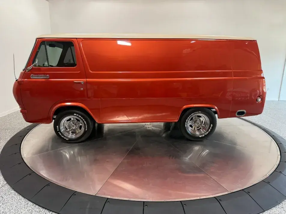 1966 Ford Econoline Supervan - 2