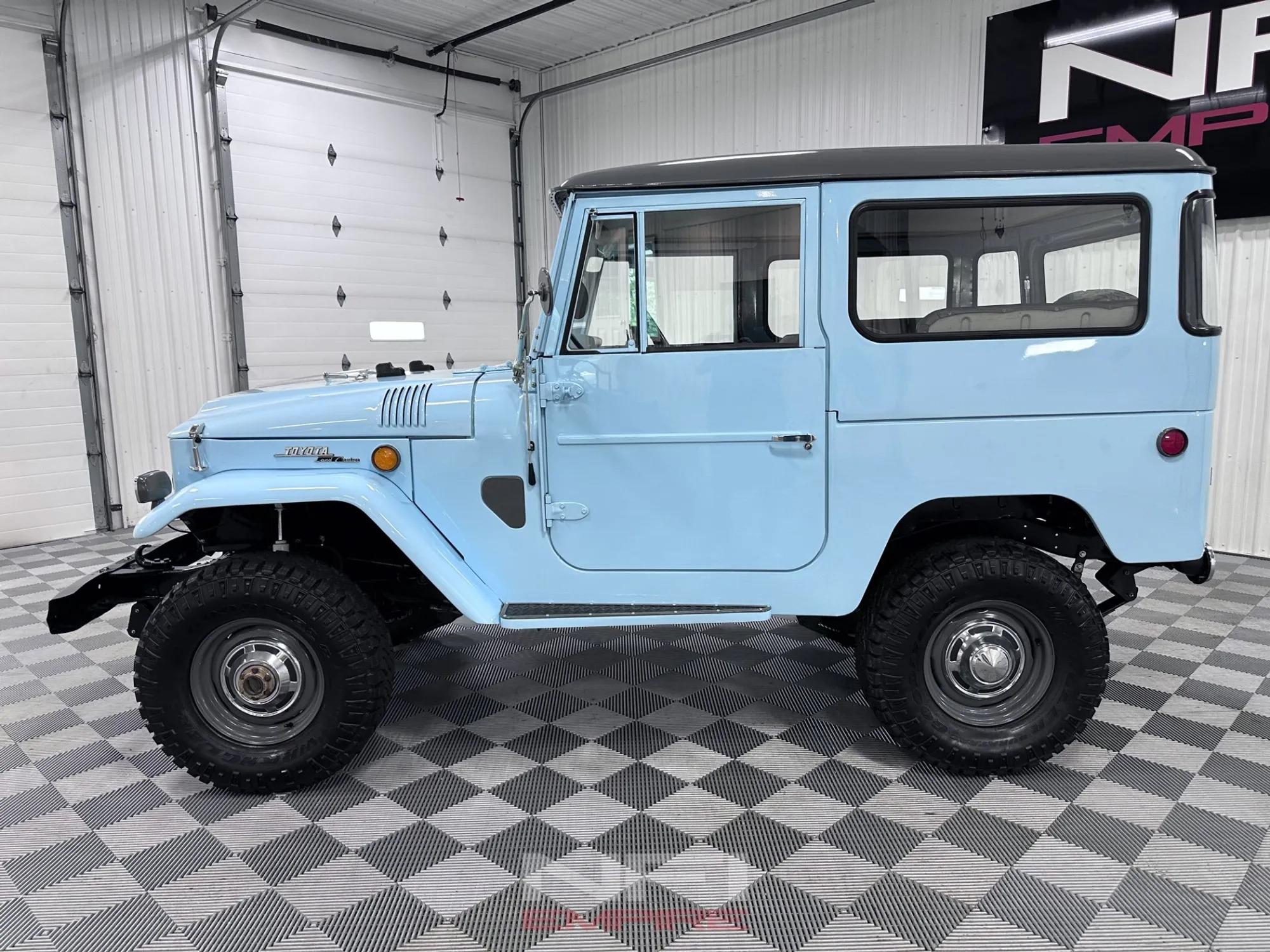 1970 Toyota Land Cruiser FJ40 - 2