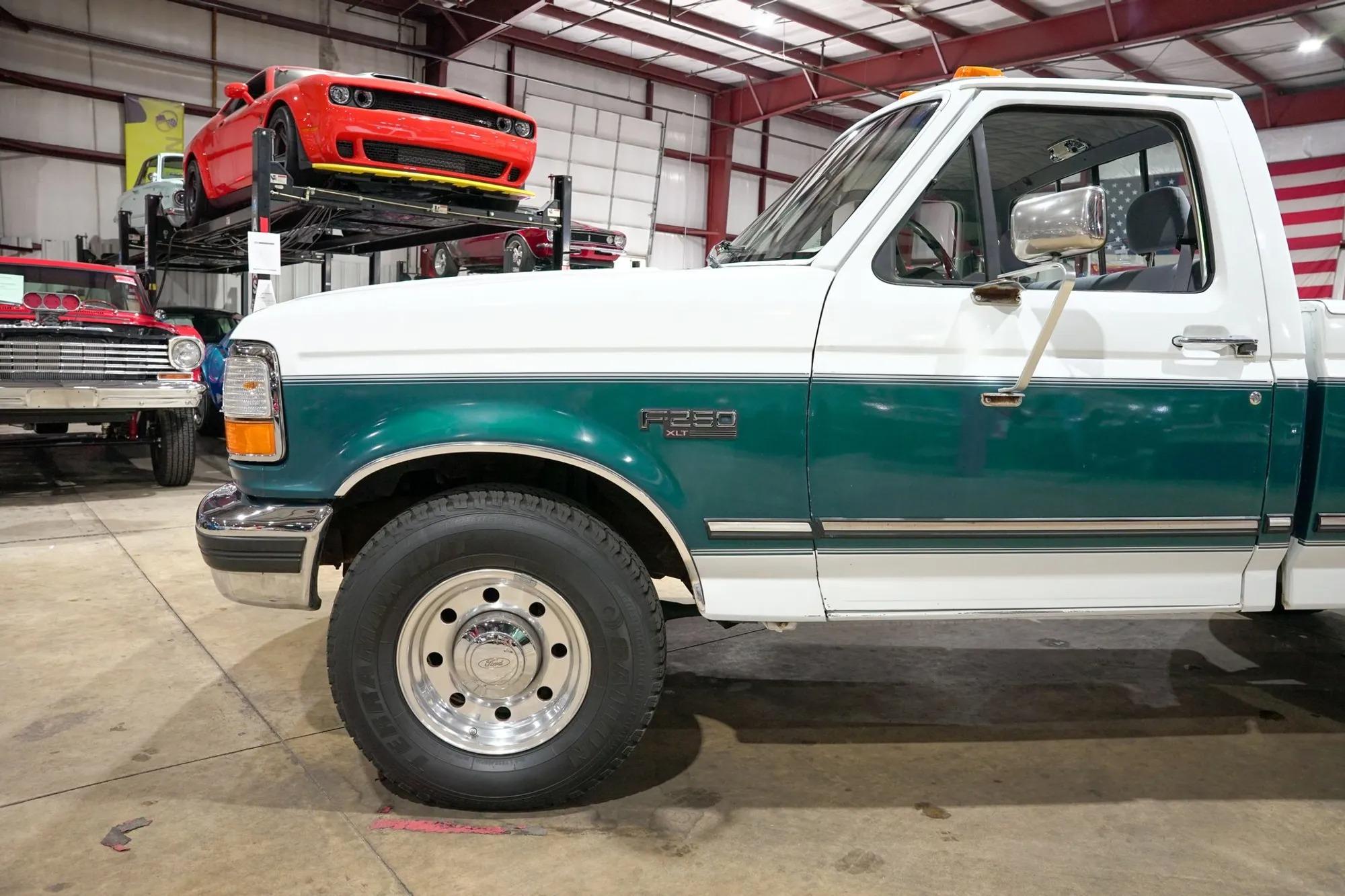 1995 Ford F-250 XLT - 2