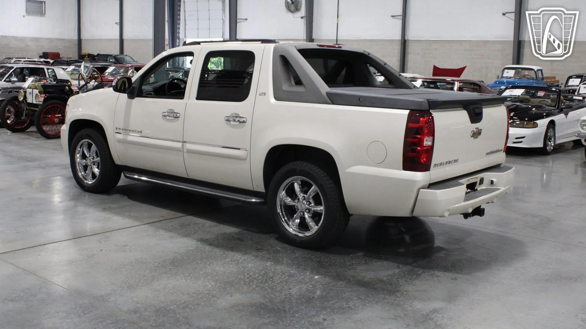 2008 Chevrolet Avalanche LS - 4
