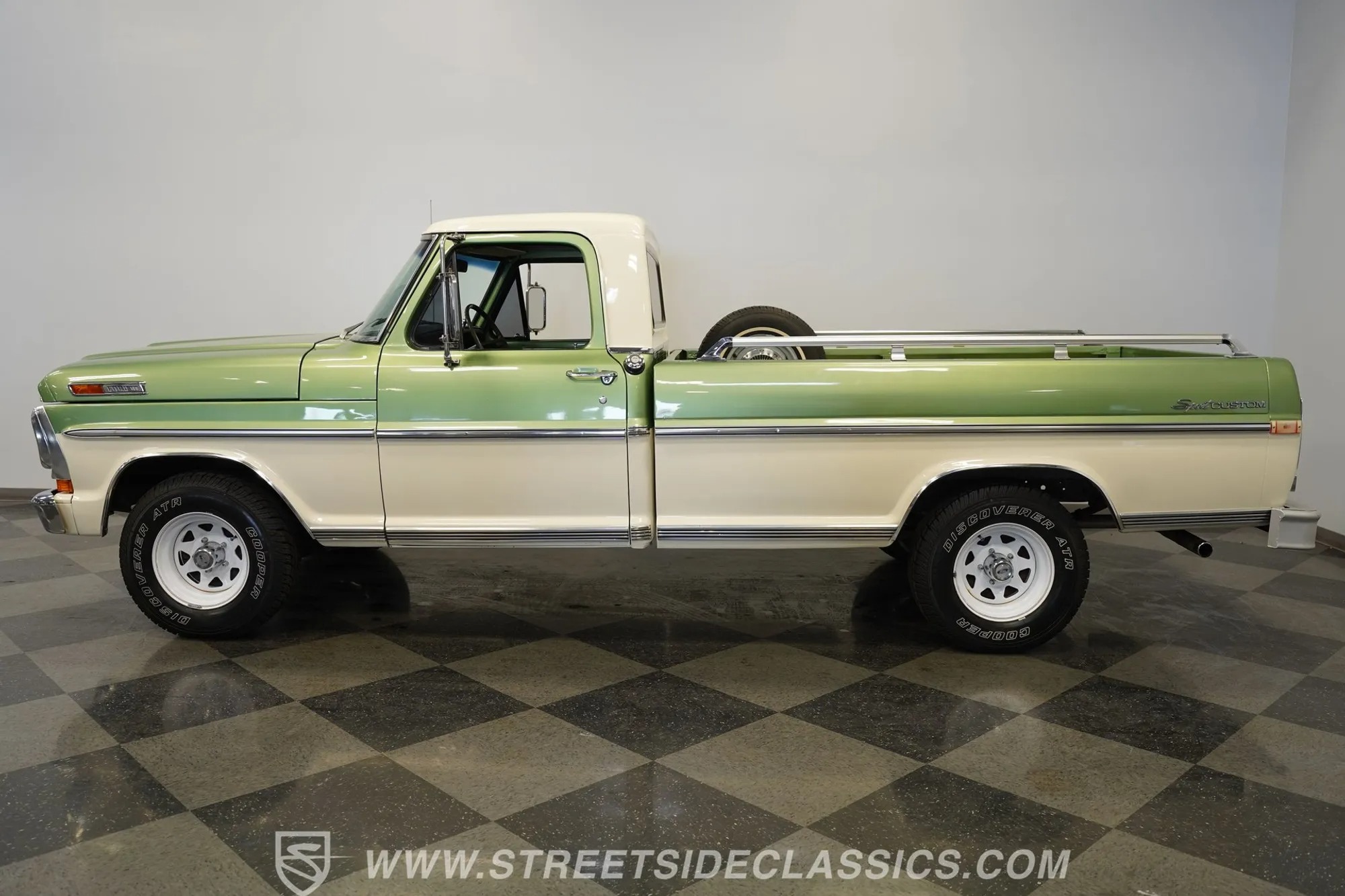 1972 Ford F-100 Sport Custom - 2