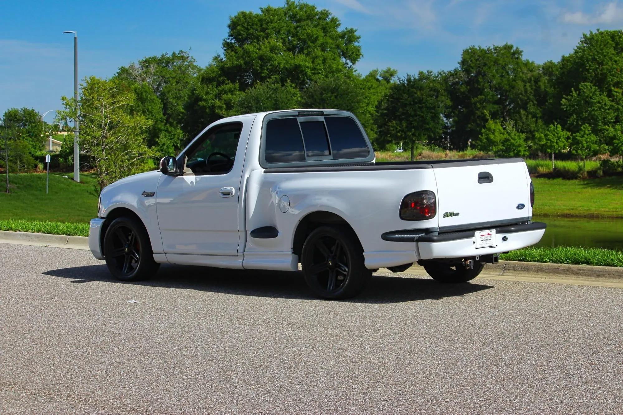 2003 Ford F-150 SVT Lightning - 3