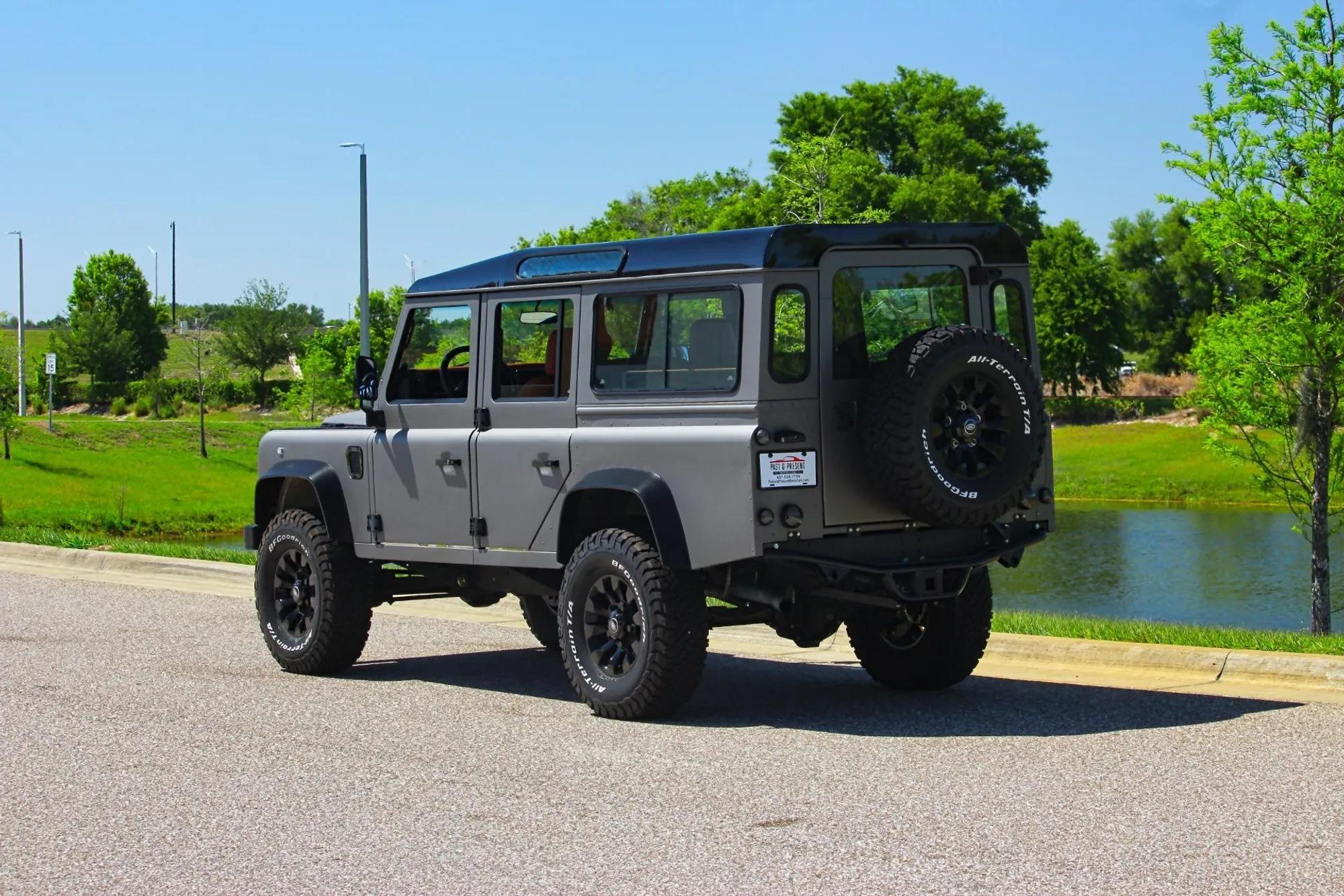 1997 Land Rover Defender 110 Station Wagon - 3
