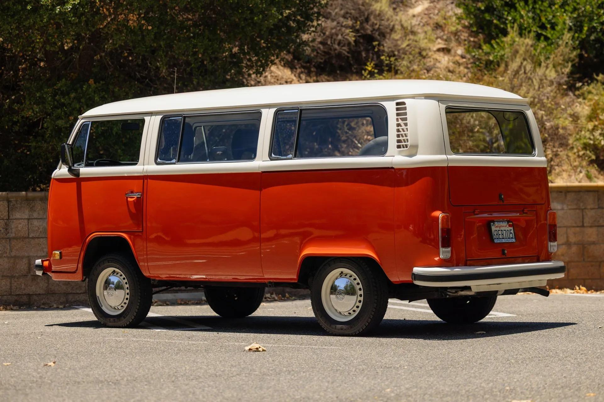 1975 Volkswagen Type 2 Center Isle - 3