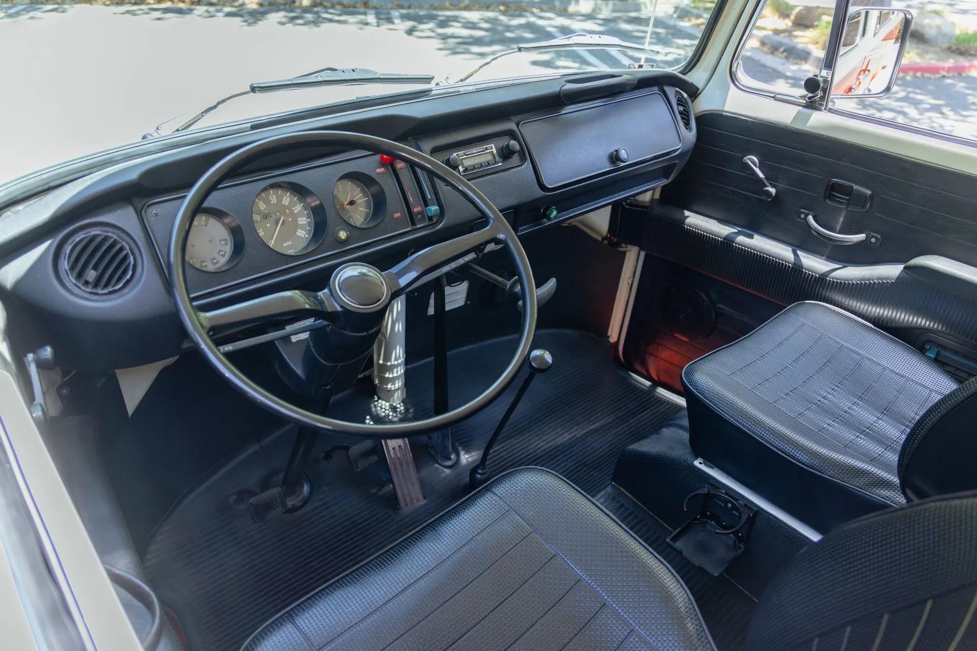 1975 Volkswagen Type 2 Center Isle - 5