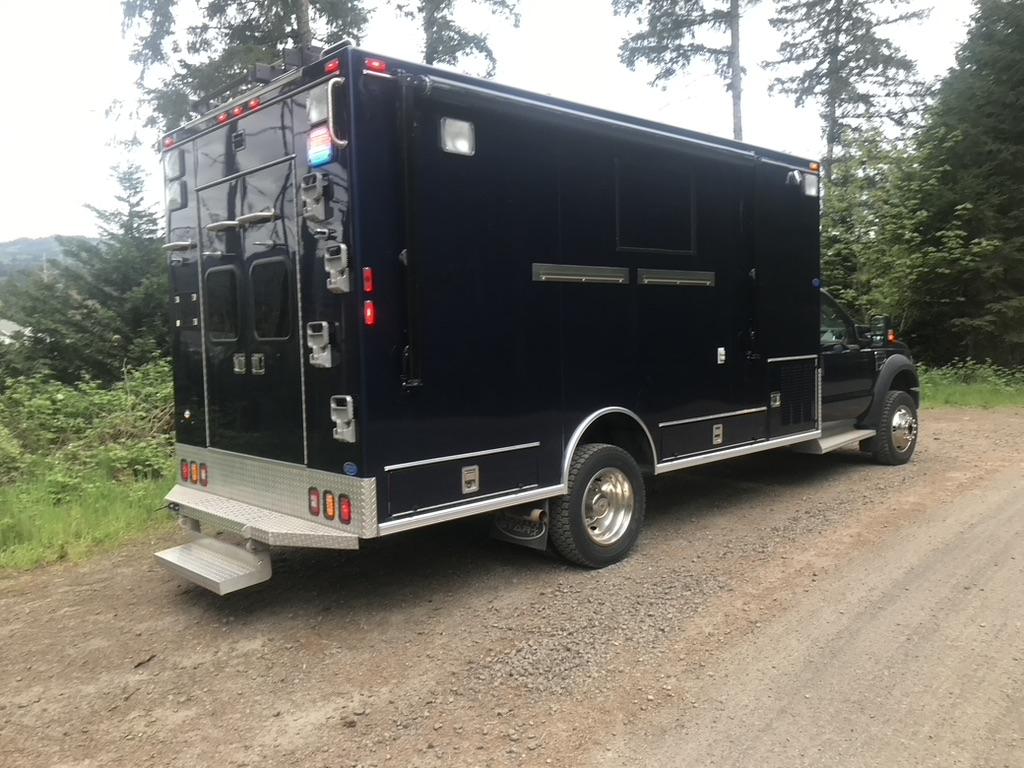 2009 Ford F-550 Super Duty XLT - 4