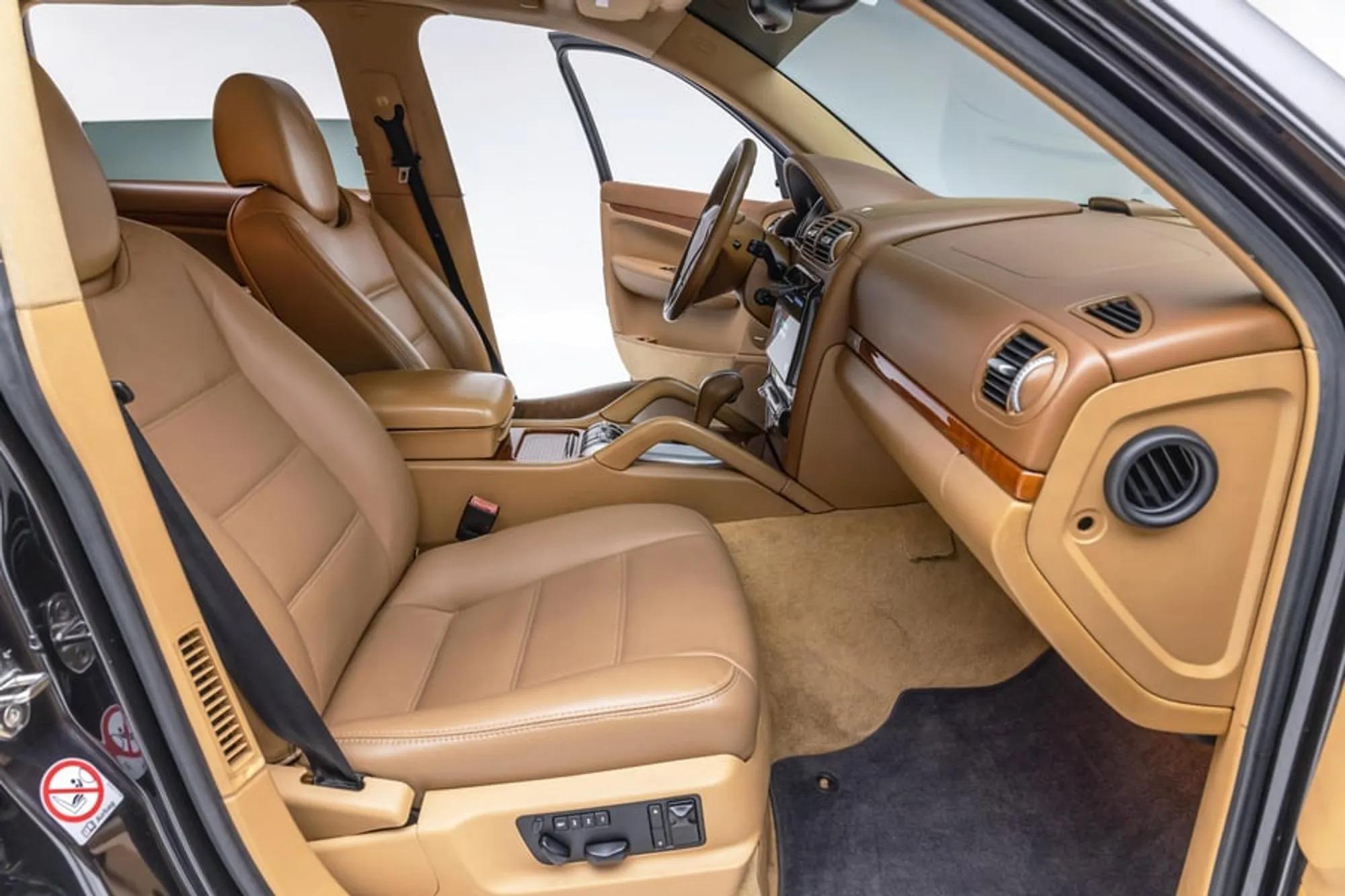 Modified 2003 Porsche Cayenne Turbo